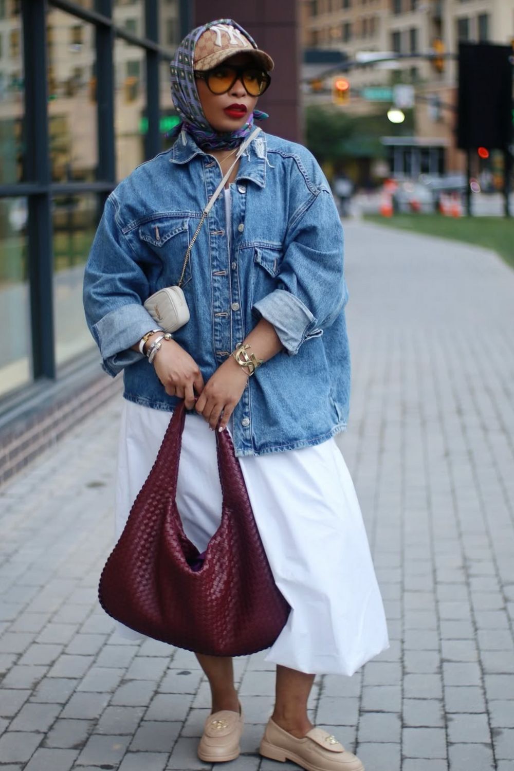 Discover chic Bottega Veneta bag outfit ideas—from casual denim looks to polished evening styles. Get inspired with versatile ways to style woven totes, clutches, and shoulder bags for every occasion. Bottega Veneta Outfit, Bottega Veneta Jodie Bag Outfit, Bottega Veneta Sneakers Outfit, Bottega Veneta Boots Outfit, Bottega Veneta Orbit Sneakers Outfit, Bottega Veneta Andiamo Outfit, Bottega Veneta Hobo Bag Outfit, Bottega Veneta Mini Pouch Outfit, Bottega Veneta Clutch Outfit