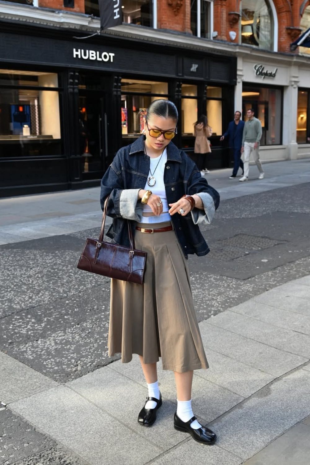 Discover chic burgundy bag outfit ideas for every season. From casual denim looks to monochrome power dressing, see how to style this timeless accessory with ease. Pair this timeless accessory with jeans, dresses, fall layers, and chic street style looks for every season. Burgundy Bag Outfit Summer, Burgundy Chanel Bag Outfit, Clutch Bag, Crossbody Bag Outfit, Winter, Shoulder Bag, Burgundy Leather Bag, Longchamp Bag Burgundy, Burgundy Coach Bag, Burgundy Bag Aesthetic Discover chic burgundy bag outfit ideas for every season. From casual denim looks to monochrome power dressing, see how to style this timeless accessory with ease. Pair this timeless accessory with jeans, dresses, fall layers, and chic street style looks for every season. Burgundy Bag Outfit Summer, Burgundy Chanel Bag Outfit, Clutch Bag, Crossbody Bag Outfit, Winter, Shoulder Bag, Burgundy Leather Bag, Longchamp Bag Burgundy, Burgundy Coach Bag, Burgundy Bag Aesthetic