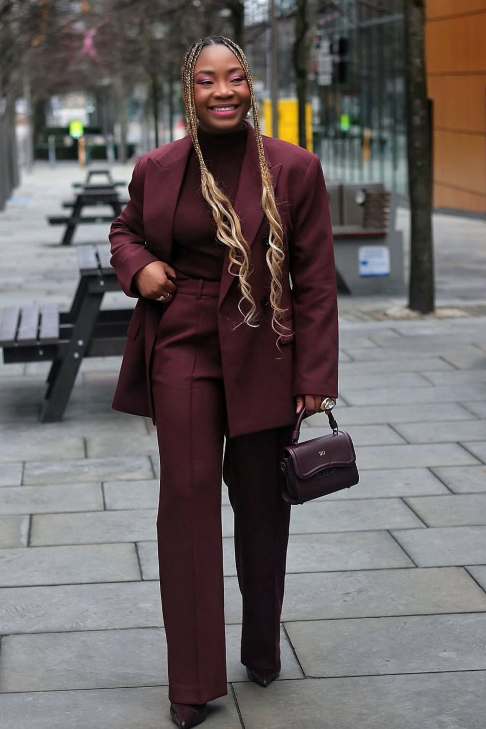 Discover chic burgundy bag outfit ideas for every season. From casual denim looks to monochrome power dressing, see how to style this timeless accessory with ease. Pair this timeless accessory with jeans, dresses, fall layers, and chic street style looks for every season. Burgundy Bag Outfit Summer, Burgundy Chanel Bag Outfit, Clutch Bag, Crossbody Bag Outfit, Winter, Shoulder Bag, Burgundy Leather Bag, Longchamp Bag Burgundy, Burgundy Coach Bag, Burgundy Bag Aesthetic Discover chic burgundy bag outfit ideas for every season. From casual denim looks to monochrome power dressing, see how to style this timeless accessory with ease. Pair this timeless accessory with jeans, dresses, fall layers, and chic street style looks for every season. Burgundy Bag Outfit Summer, Burgundy Chanel Bag Outfit, Clutch Bag, Crossbody Bag Outfit, Winter, Shoulder Bag, Burgundy Leather Bag, Longchamp Bag Burgundy, Burgundy Coach Bag, Burgundy Bag Aesthetic