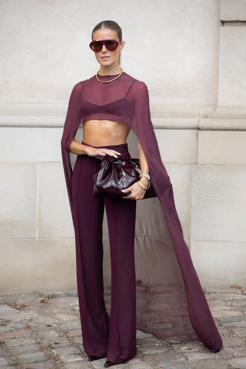 Discover chic burgundy bag outfit ideas for every season. From casual denim looks to monochrome power dressing, see how to style this timeless accessory with ease. Pair this timeless accessory with jeans, dresses, fall layers, and chic street style looks for every season. Burgundy Bag Outfit Summer, Burgundy Chanel Bag Outfit, Clutch Bag, Crossbody Bag Outfit, Winter, Shoulder Bag, Burgundy Leather Bag, Longchamp Bag Burgundy, Burgundy Coach Bag, Burgundy Bag Aesthetic Discover chic burgundy bag outfit ideas for every season. From casual denim looks to monochrome power dressing, see how to style this timeless accessory with ease. Pair this timeless accessory with jeans, dresses, fall layers, and chic street style looks for every season. Burgundy Bag Outfit Summer, Burgundy Chanel Bag Outfit, Clutch Bag, Crossbody Bag Outfit, Winter, Shoulder Bag, Burgundy Leather Bag, Longchamp Bag Burgundy, Burgundy Coach Bag, Burgundy Bag Aesthetic