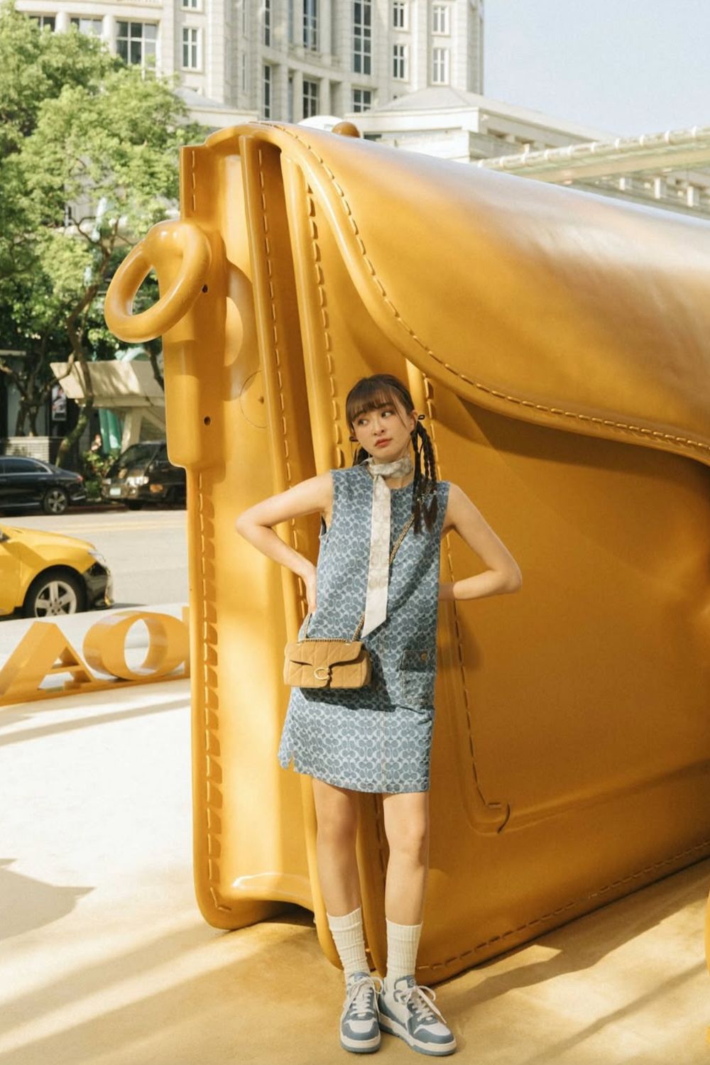 Explore 35+ stylish Coach bag outfit ideas—from casual streetwear to chic city looks. Get inspired to style your Coach bag for every season and vibe. Coach Bag Outfit, Coach Tote Bag Outfit, Coach Shoulder Bag Outfit, Coach Bag Outfit Style, Coach Teri Shoulder Bag Outfit, Coach Crossbody Bag Outfit, Brown Coach Bag Outfit, Coach Soho Bag Outfit, Coach Bucket Bag Outfit, White Coach Bag Outfit, Coach Vintage Bag Outfit, Coach Denim Bag Outfit, Coach Heart Bag Outfit