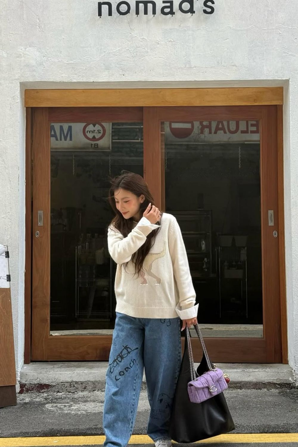 Explore 35+ stylish Coach bag outfit ideas—from casual streetwear to chic city looks. Get inspired to style your Coach bag for every season and vibe. Coach Bag Outfit, Coach Tote Bag Outfit, Coach Shoulder Bag Outfit, Coach Bag Outfit Style, Coach Teri Shoulder Bag Outfit, Coach Crossbody Bag Outfit, Brown Coach Bag Outfit, Coach Soho Bag Outfit, Coach Bucket Bag Outfit, White Coach Bag Outfit, Coach Vintage Bag Outfit, Coach Denim Bag Outfit, Coach Heart Bag Outfit