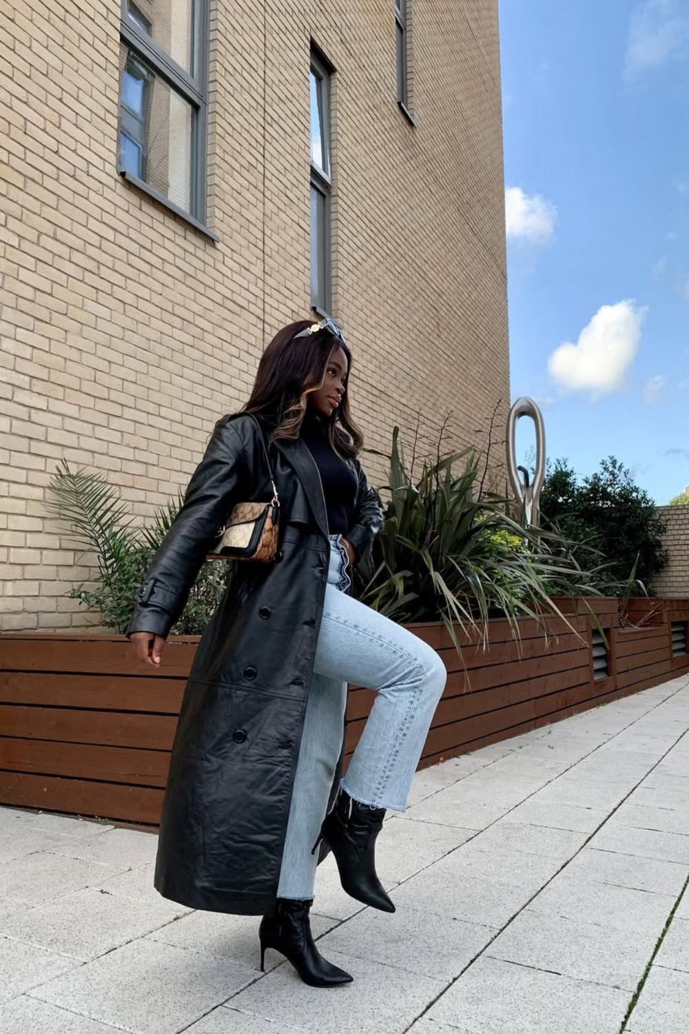 Explore 35+ stylish Coach bag outfit ideas—from casual streetwear to chic city looks. Get inspired to style your Coach bag for every season and vibe. Coach Bag Outfit, Coach Tote Bag Outfit, Coach Shoulder Bag Outfit, Coach Bag Outfit Style, Coach Teri Shoulder Bag Outfit, Coach Crossbody Bag Outfit, Brown Coach Bag Outfit, Coach Soho Bag Outfit, Coach Bucket Bag Outfit, White Coach Bag Outfit, Coach Vintage Bag Outfit, Coach Denim Bag Outfit, Coach Heart Bag Outfit