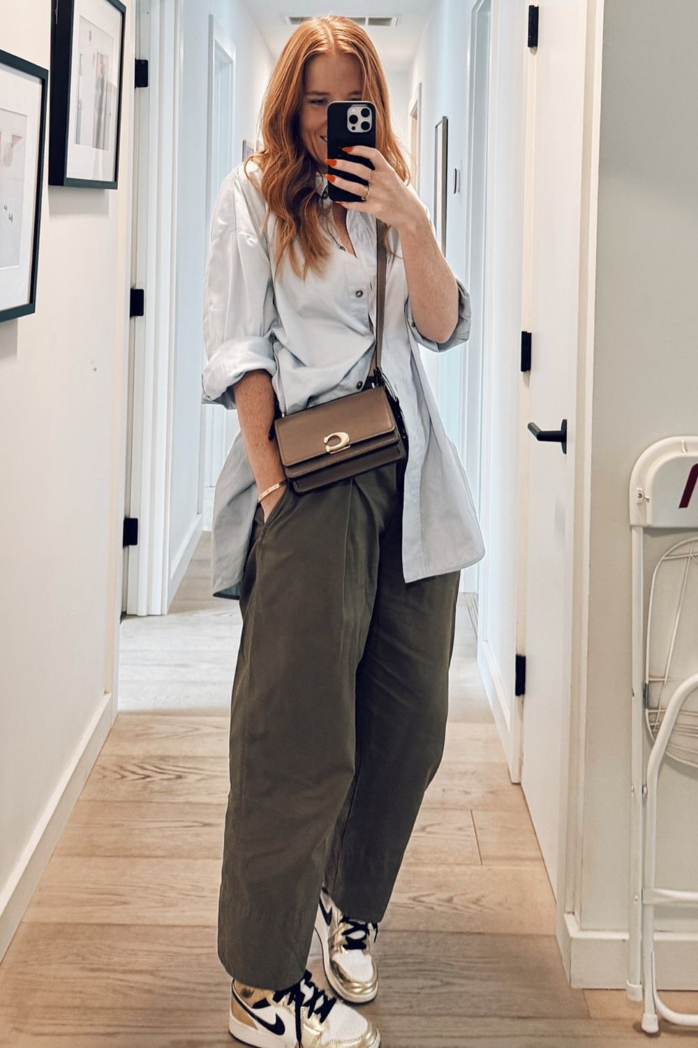 Explore 35+ stylish Coach bag outfit ideas—from casual streetwear to chic city looks. Get inspired to style your Coach bag for every season and vibe. Coach Bag Outfit, Coach Tote Bag Outfit, Coach Shoulder Bag Outfit, Coach Bag Outfit Style, Coach Teri Shoulder Bag Outfit, Coach Crossbody Bag Outfit, Brown Coach Bag Outfit, Coach Soho Bag Outfit, Coach Bucket Bag Outfit, White Coach Bag Outfit, Coach Vintage Bag Outfit, Coach Denim Bag Outfit, Coach Heart Bag Outfit