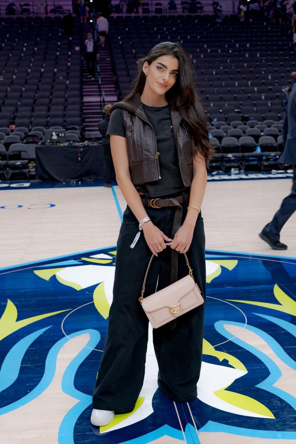 Explore 35+ stylish Coach bag outfit ideas—from casual streetwear to chic city looks. Get inspired to style your Coach bag for every season and vibe. Coach Bag Outfit, Coach Tote Bag Outfit, Coach Shoulder Bag Outfit, Coach Bag Outfit Style, Coach Teri Shoulder Bag Outfit, Coach Crossbody Bag Outfit, Brown Coach Bag Outfit, Coach Soho Bag Outfit, Coach Bucket Bag Outfit, White Coach Bag Outfit, Coach Vintage Bag Outfit, Coach Denim Bag Outfit, Coach Heart Bag Outfit