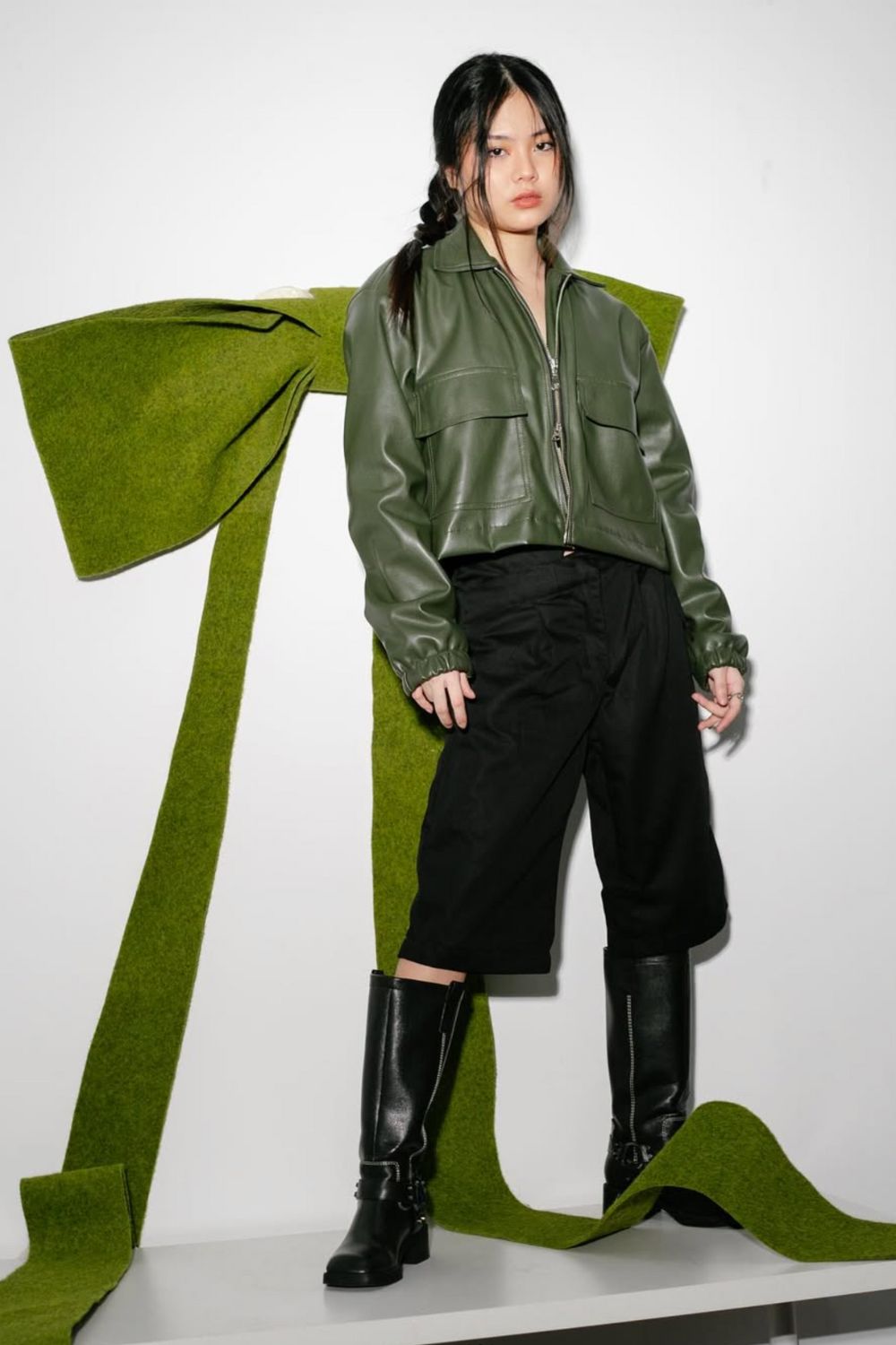 Discover chic green leather jacket outfit ideas, from casual street style to polished evening looks. Get inspired by trendy ways to style green leather for every season. Olive Green Leather Jacket Outfit, Dark Green Leather Jacket Outfit, Rachel Green Leather Jacket, Leather Green Jacket Outfit, Light Green Leather Jacket Outfit, Army Green Leather Jacket Outfit, How To Style Green Leather Jacket, Green Faux Leather Jacket, Sage Green, Vintage Green, Emerald Green, Khaki Green, Moss Green
