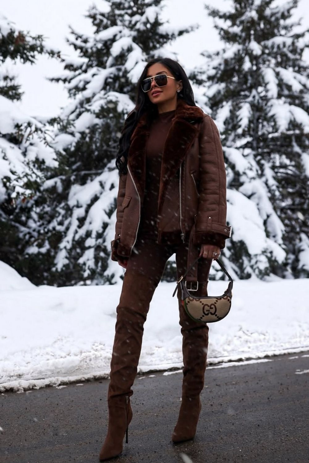 Discover chic Gucci bag outfit ideas to style your favorite designer piece. From casual streetwear to elegant evening looks, get inspired with versatile ways to elevate every outfit with a Gucci bag. Gucci Ophidia Bag Outfit, Gucci Jackie Bag Outfit, Gucci Marmont Bag Outfit, Gucci Crossbody Bag Outfit, Gucci Ophidia Mini Bag, Gucci Belt Bag, Gucci Tote Bag, Gucci Bag Outfit Street Styles, Gucci Shoulder Bag, Vintage Gucci Bag, Gucci Hobo Bag Outfit, Gucci Bamboo Bag, Gucci Boston Bag, Mini