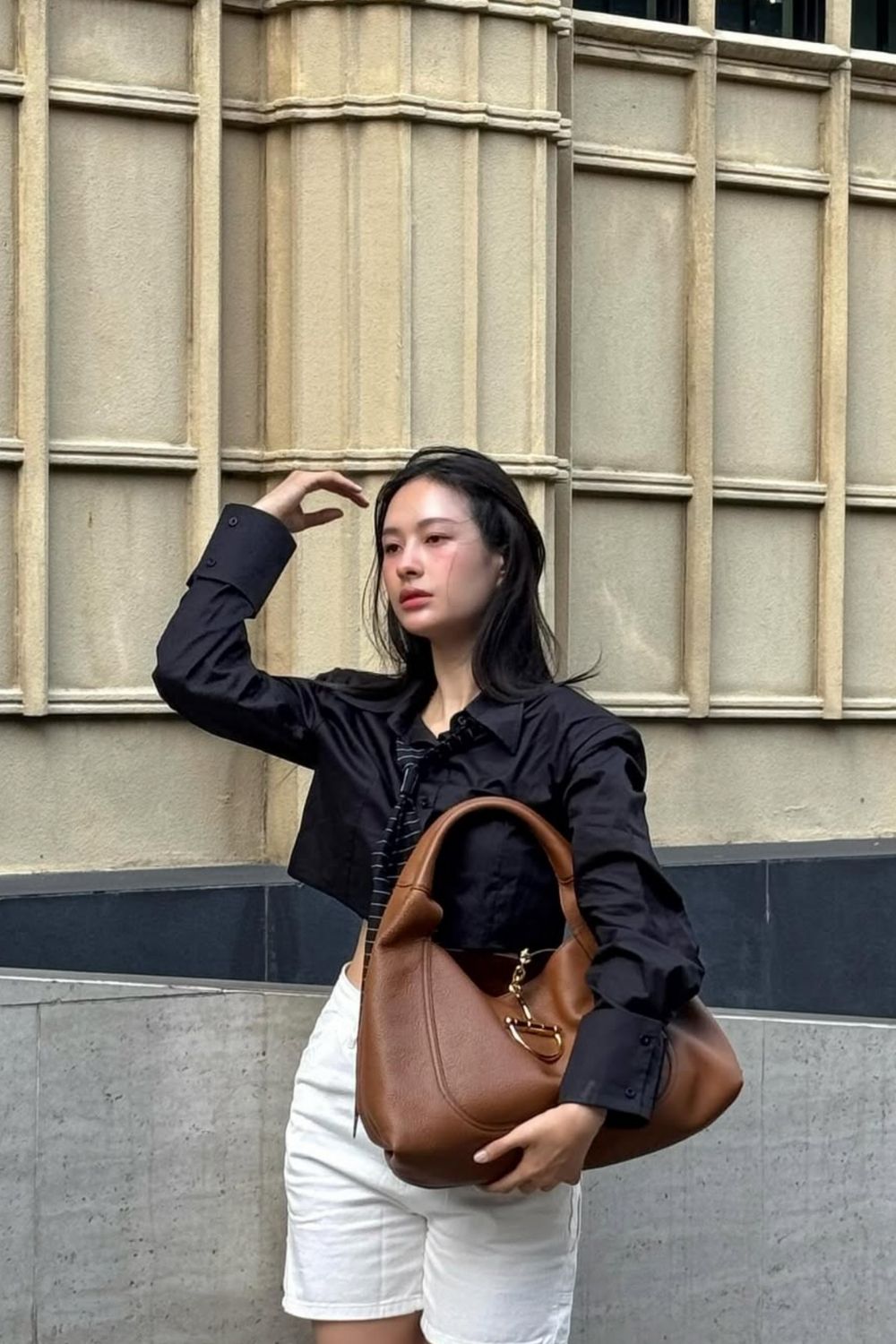Discover chic Gucci bag outfit ideas to style your favorite designer piece. From casual streetwear to elegant evening looks, get inspired with versatile ways to elevate every outfit with a Gucci bag. Gucci Ophidia Bag Outfit, Gucci Jackie Bag Outfit, Gucci Marmont Bag Outfit, Gucci Crossbody Bag Outfit, Gucci Ophidia Mini Bag, Gucci Belt Bag, Gucci Tote Bag, Gucci Bag Outfit Street Styles, Gucci Shoulder Bag, Vintage Gucci Bag, Gucci Hobo Bag Outfit, Gucci Bamboo Bag, Gucci Boston Bag, Mini