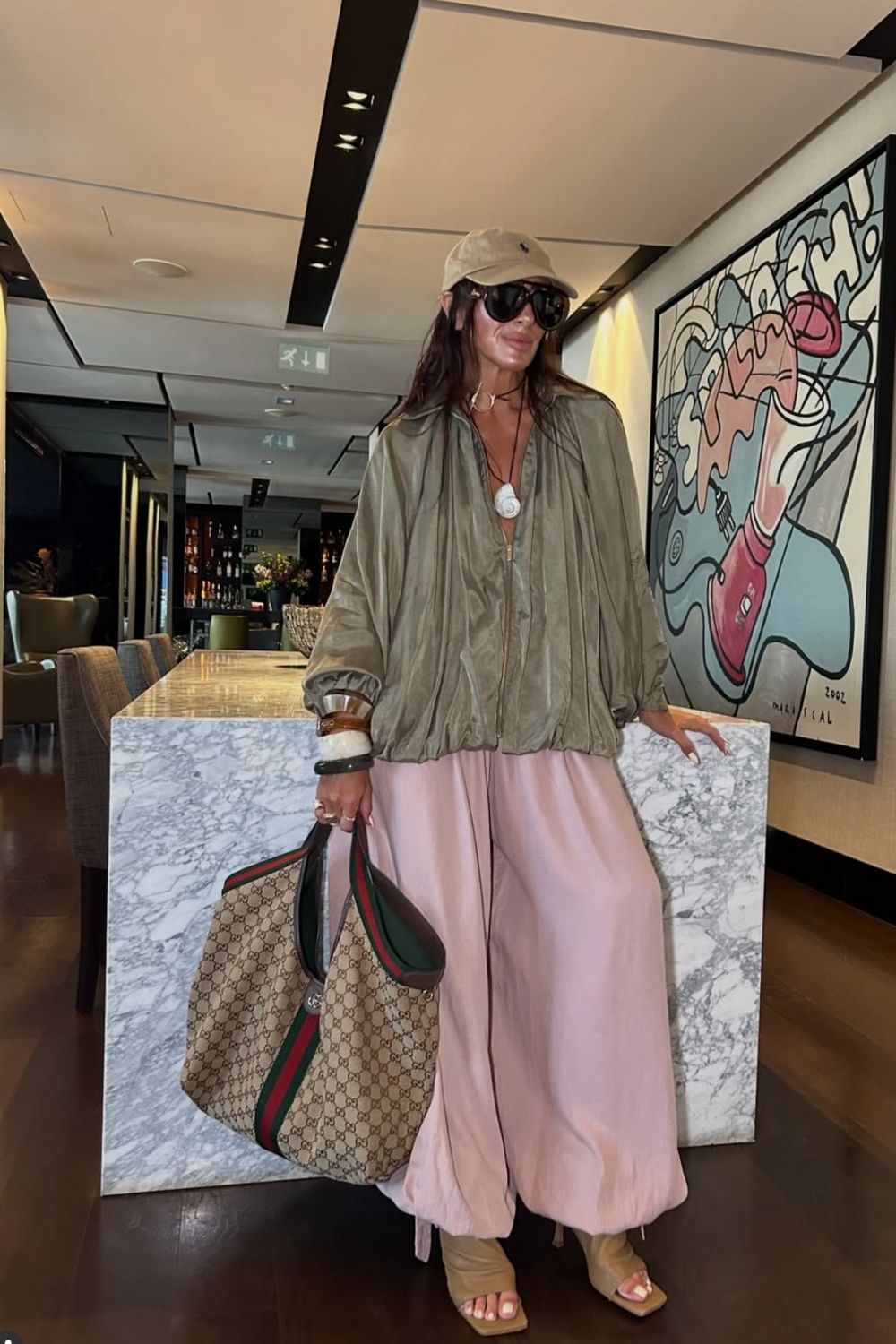 Discover chic Gucci bag outfit ideas to style your favorite designer piece. From casual streetwear to elegant evening looks, get inspired with versatile ways to elevate every outfit with a Gucci bag. Gucci Ophidia Bag Outfit, Gucci Jackie Bag Outfit, Gucci Marmont Bag Outfit, Gucci Crossbody Bag Outfit, Gucci Ophidia Mini Bag, Gucci Belt Bag, Gucci Tote Bag, Gucci Bag Outfit Street Styles, Gucci Shoulder Bag, Vintage Gucci Bag, Gucci Hobo Bag Outfit, Gucci Bamboo Bag, Gucci Boston Bag, Mini
