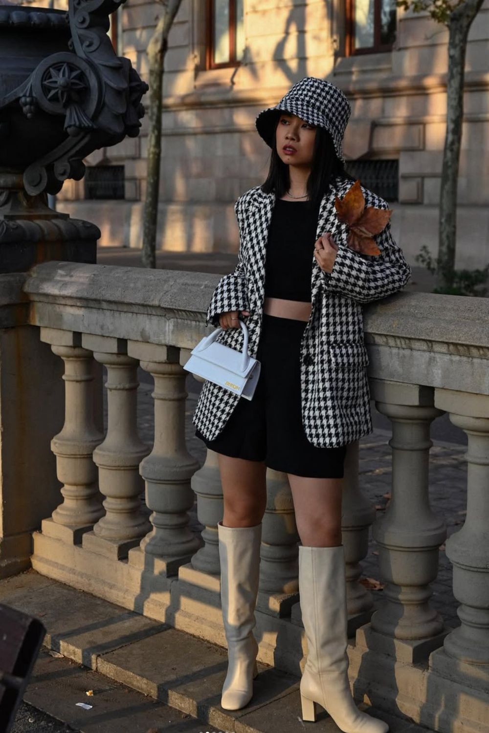Discover Jacquemus bag outfit ideas that prove just how versatile these iconic bags are. From casual street style to chic evening looks, get inspired by stylish ways to wear Jacquemus bags for every occasion. White Jacquemus Bag Outfit, Jacquemus Cardigan Outfit, Pink Jacquemus Bag Outfit, Jacquemus Mini Bag Outfit, Brown, Top, Jacquemus Bag Outfit Streetstyle, Black Jacquemus Bag, Jacquemus Chiquito Bag Outfit, Yellow Jacquemus Bag Outfit, Jacquemus Hat, Jacquemus Scarf, Jacquemus Bucket Hat