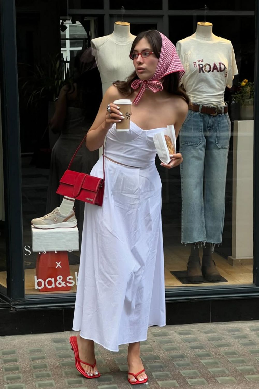 Discover Jacquemus bag outfit ideas that prove just how versatile these iconic bags are. From casual street style to chic evening looks, get inspired by stylish ways to wear Jacquemus bags for every occasion. White Jacquemus Bag Outfit, Jacquemus Cardigan Outfit, Pink Jacquemus Bag Outfit, Jacquemus Mini Bag Outfit, Brown, Top, Jacquemus Bag Outfit Streetstyle, Black Jacquemus Bag, Jacquemus Chiquito Bag Outfit, Yellow Jacquemus Bag Outfit, Jacquemus Hat, Jacquemus Scarf, Jacquemus Bucket Hat