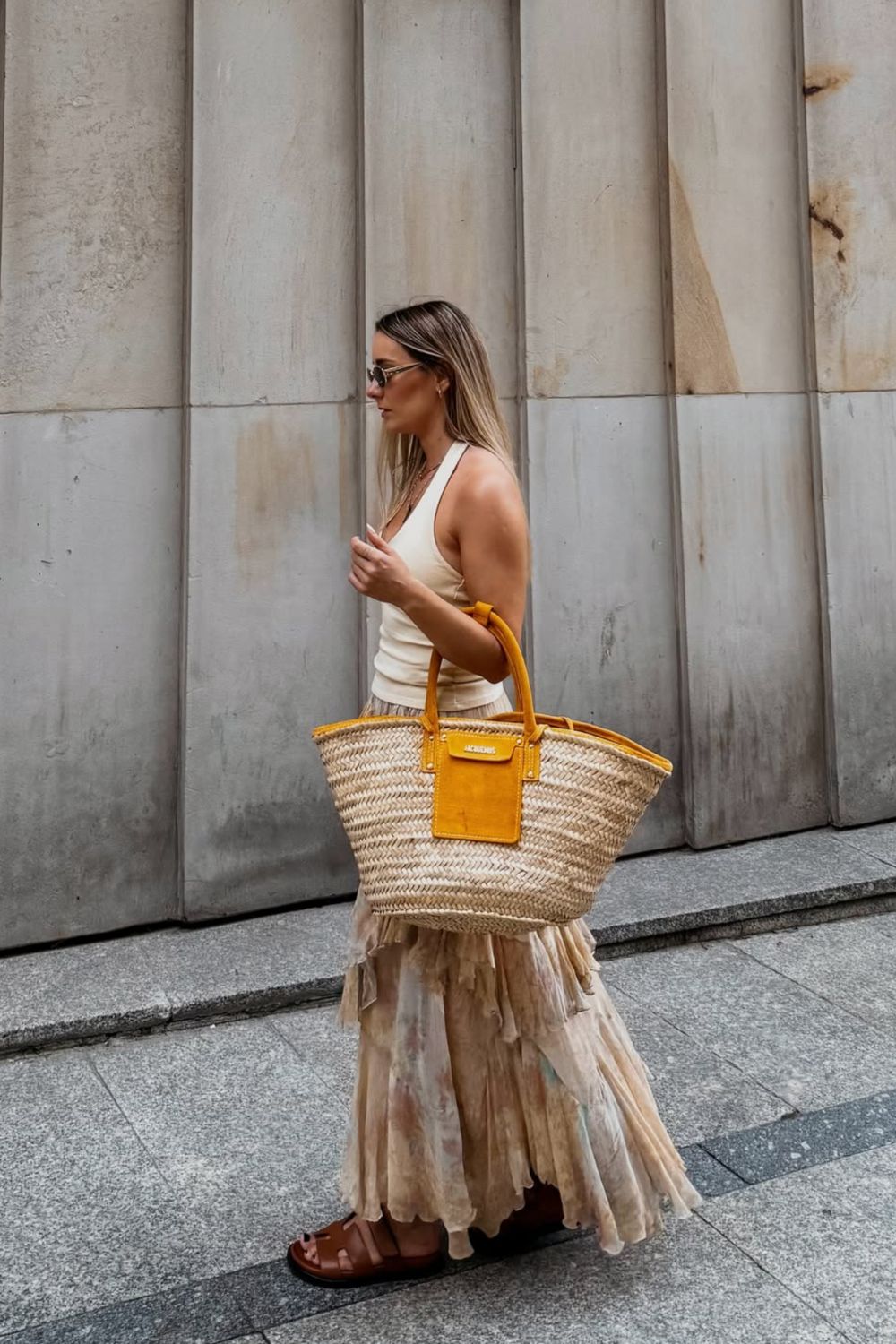Discover Jacquemus bag outfit ideas that prove just how versatile these iconic bags are. From casual street style to chic evening looks, get inspired by stylish ways to wear Jacquemus bags for every occasion. White Jacquemus Bag Outfit, Jacquemus Cardigan Outfit, Pink Jacquemus Bag Outfit, Jacquemus Mini Bag Outfit, Brown, Top, Jacquemus Bag Outfit Streetstyle, Black Jacquemus Bag, Jacquemus Chiquito Bag Outfit, Yellow Jacquemus Bag Outfit, Jacquemus Hat, Jacquemus Scarf, Jacquemus Bucket Hat