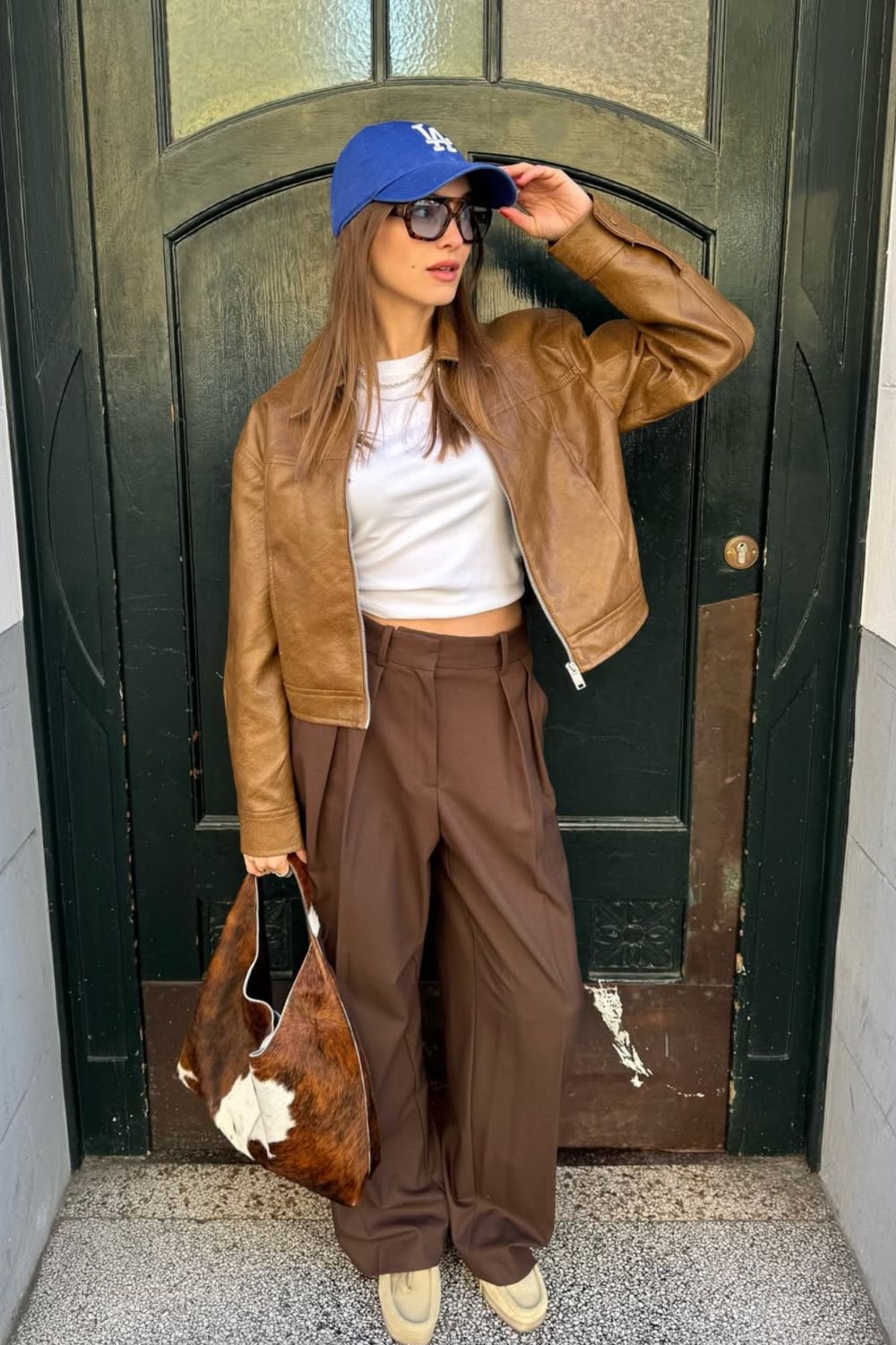 Discover 30+ chic leather jacket outfit ideas to style this season. From classic black and brown to bold colors and vintage suede, these looks will inspire effortless street style, casual chic, and polished layering. Perfect for everyday wear or statement fashion moments. Red Leather Jacket Outfit, Black Leather Jacket Outfit, Long Leather Jacket Outfit, Burgundy Leather Jacket, Cropped Leather Jacket Outfit, White Leather Jacket Outfit, Green Leather Jacket, Winter, Outfit With Leather Jacket