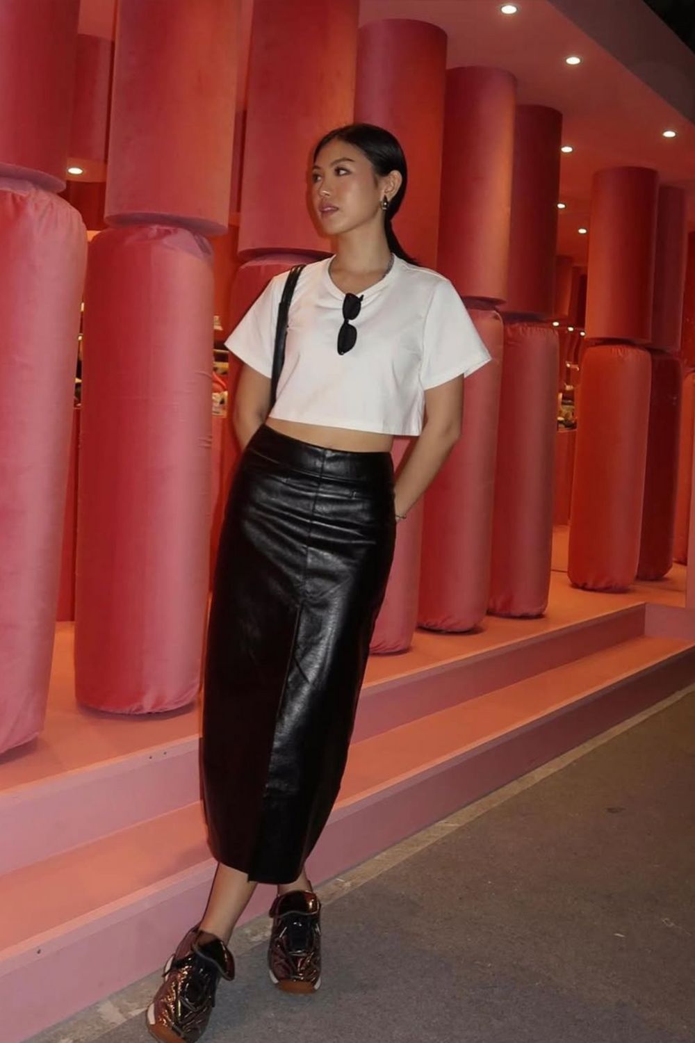 Long leather skirts are chic, versatile, and timeless. From casual street style with sneakers to bold color-block looks, discover 30+ stylish long leather skirt outfit ideas to inspire your wardrobe for work, weekends, and nights out. Perfect outfit inspiration for every season. Long Black Leather Skirt Outfit, Winter, Black, Midi Leather Skirt, Long Brown Leather Skirt Outfit, Long Faux Leather Skirt, How To Style A Long Leather Skirt, Outfits With Long Leather Skirt, Leather Midi Skirt Outfit