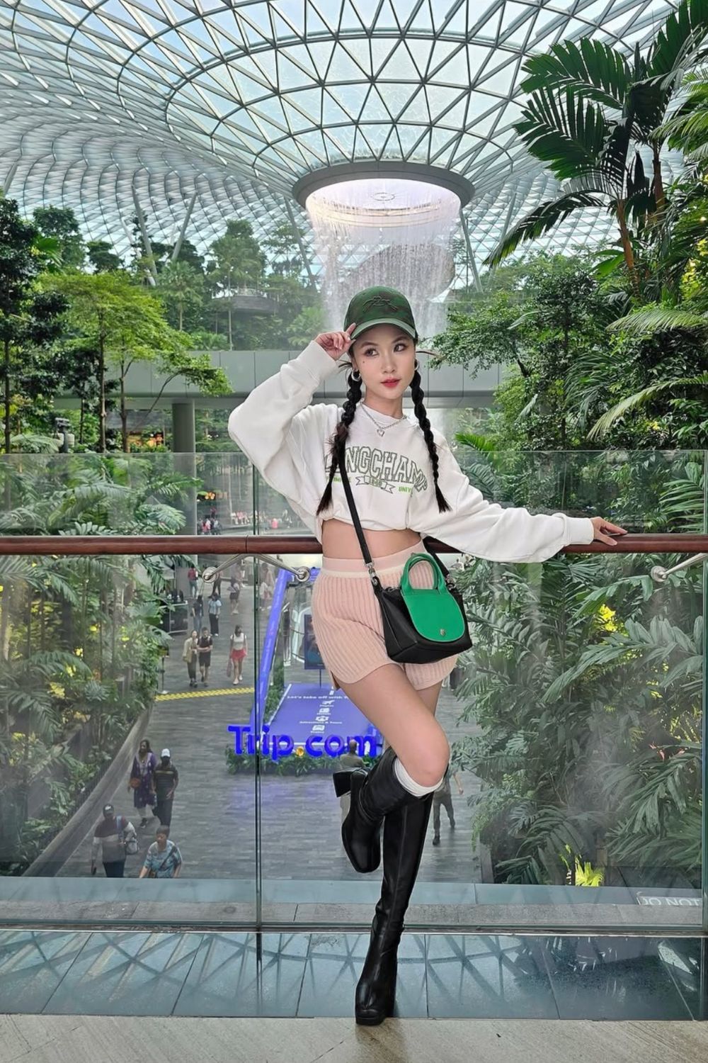 Discover stylish Longchamp bag outfit ideas for every occasion. From casual day looks to chic evening styles, get inspired and shop the best bags to elevate your wardrobe. Longchamp Le Pliage Outfit, Longchamp Bag Aesthetic, Longchamp Outfit, Longchamp Aesthetic, Mini Longchamp Bag Outfit, Mini Le Pliage Outfit, Black Longchamp Bag Outfit, Longchamp Backpack Outfit, Blue Longchamp Bag Outfit, Longchamp Pouch Outfit, Longchamp Tote Bag Outfit, Red, Pink, Brown, Green, Beige, Navy Discover stylish Longchamp bag outfit ideas for every occasion. From casual day looks to chic evening styles, get inspired and shop the best bags to elevate your wardrobe. Longchamp Le Pliage Outfit, Longchamp Bag Aesthetic, Longchamp Outfit, Longchamp Aesthetic, Mini Longchamp Bag Outfit, Mini Le Pliage Outfit, Black Longchamp Bag Outfit, Longchamp Backpack Outfit, Blue Longchamp Bag Outfit, Longchamp Pouch Outfit, Longchamp Tote Bag Outfit, Red, Pink, Brown, Green, Beige, Navy