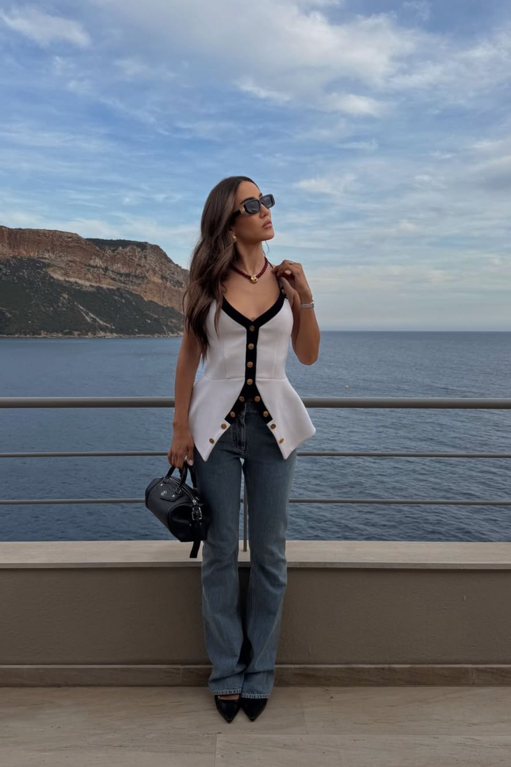Discover chic Louis Vuitton bag outfit ideas that show how to style iconic LV bags for every occasion. From casual streetwear to elegant evening looks, get inspired by timeless and modern ways to elevate your style with Louis Vuitton. Louis Vuitton Crossbody Bag Outfit, Louis Vuitton Bum Bag, Louis Vuitton Loop Bag, Louis Vuitton Denim Bag Outfit, Louis Vuitton Noe Bag, Louis Vuitton Bag Outfit Casual, Louis Vuitton Bucket Bag Outfit, Outfit With Louis Vuitton Bag, Louis Vuitton Shoulder Bag