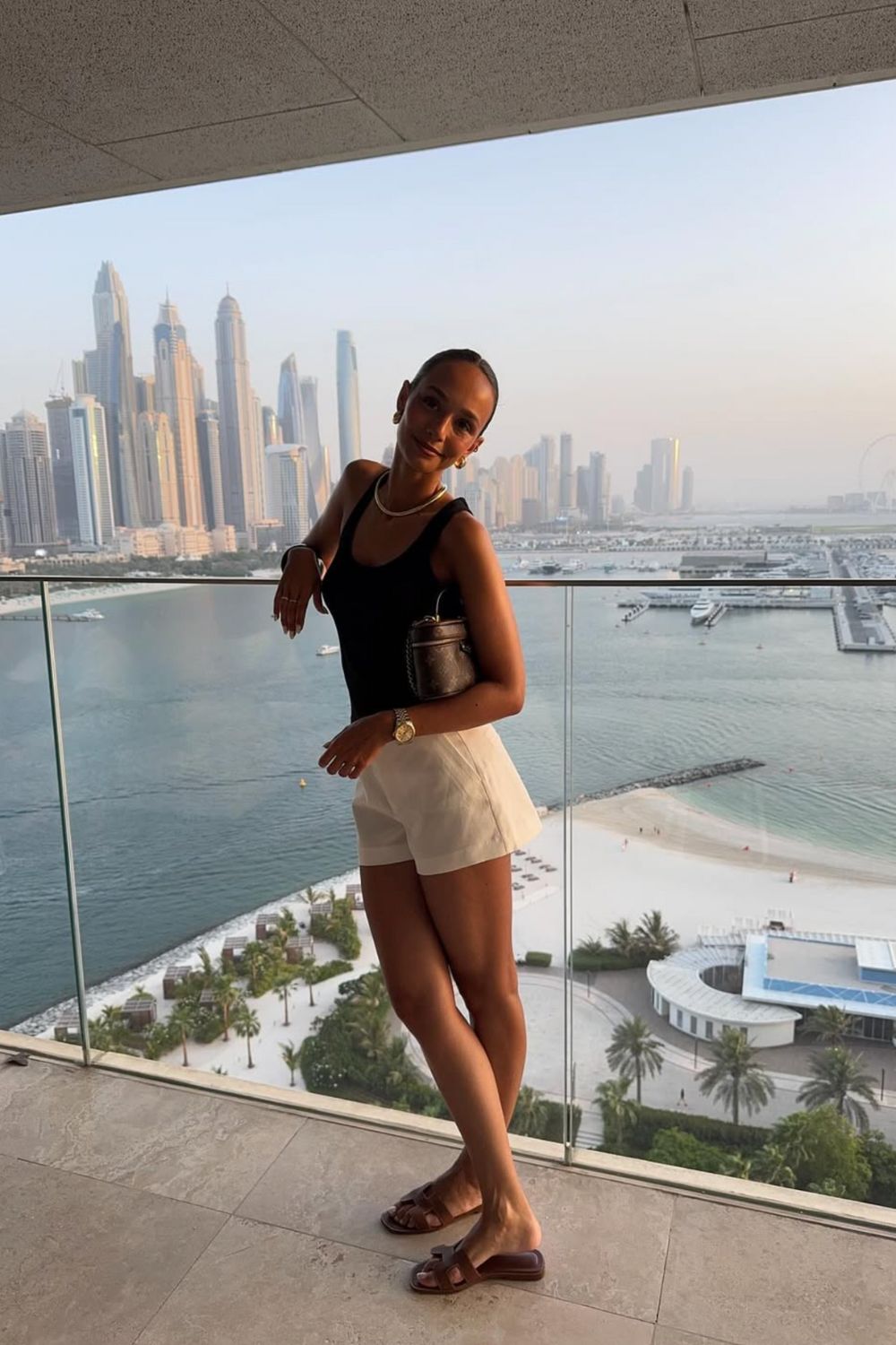 Discover chic Louis Vuitton bag outfit ideas that show how to style iconic LV bags for every occasion. From casual streetwear to elegant evening looks, get inspired by timeless and modern ways to elevate your style with Louis Vuitton. Louis Vuitton Crossbody Bag Outfit, Louis Vuitton Bum Bag, Louis Vuitton Loop Bag, Louis Vuitton Denim Bag Outfit, Louis Vuitton Noe Bag, Louis Vuitton Bag Outfit Casual, Louis Vuitton Bucket Bag Outfit, Outfit With Louis Vuitton Bag, Louis Vuitton Shoulder Bag