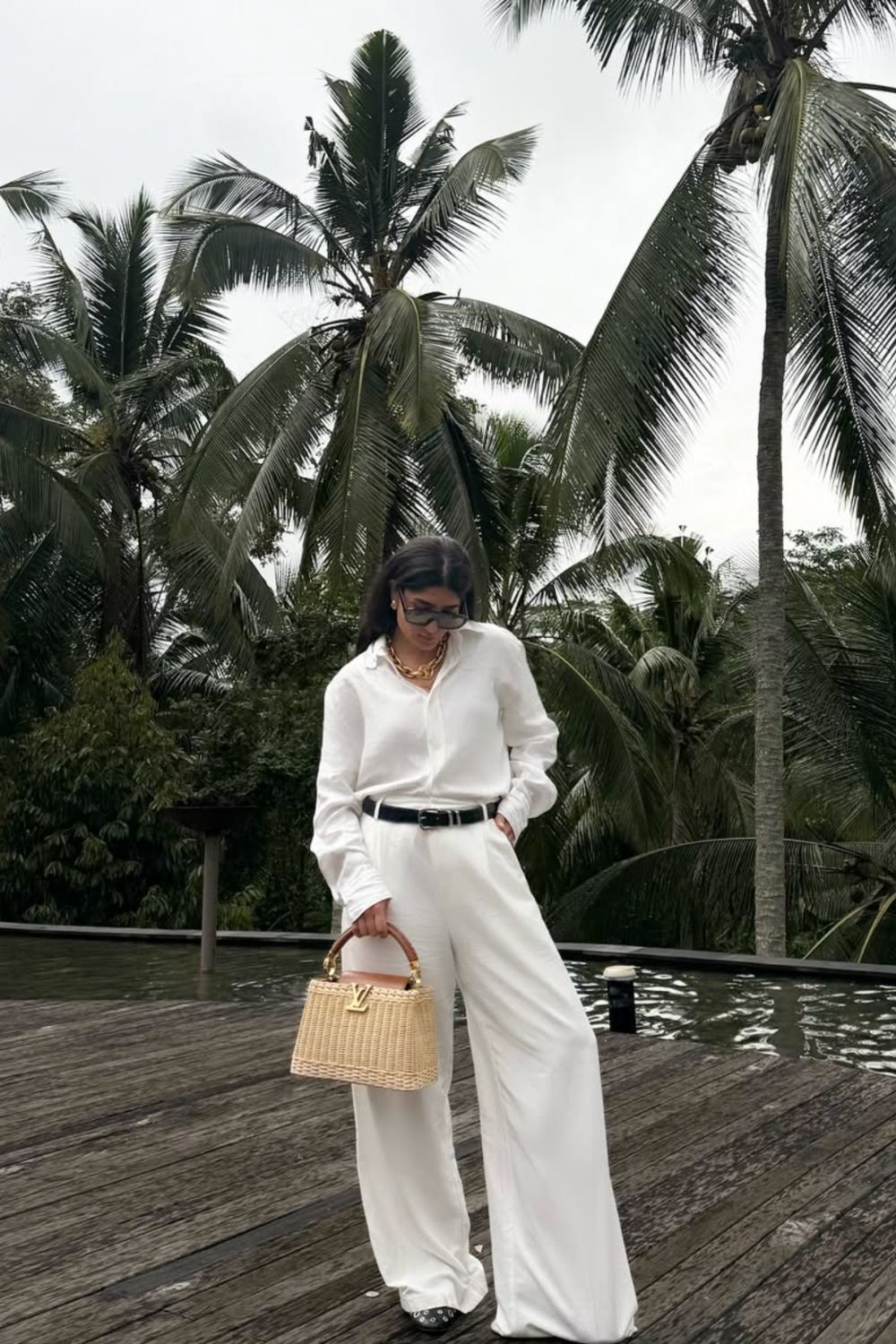 Discover chic Louis Vuitton bag outfit ideas that show how to style iconic LV bags for every occasion. From casual streetwear to elegant evening looks, get inspired by timeless and modern ways to elevate your style with Louis Vuitton. Louis Vuitton Crossbody Bag Outfit, Louis Vuitton Bum Bag, Louis Vuitton Loop Bag, Louis Vuitton Denim Bag Outfit, Louis Vuitton Noe Bag, Louis Vuitton Bag Outfit Casual, Louis Vuitton Bucket Bag Outfit, Outfit With Louis Vuitton Bag, Louis Vuitton Shoulder Bag