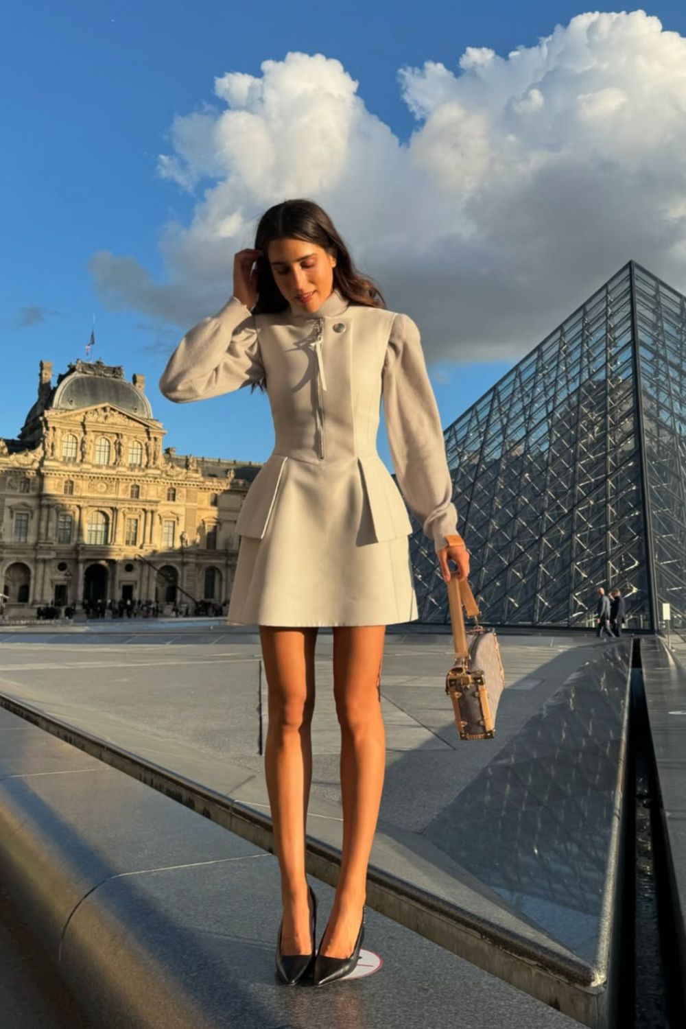 Discover chic Louis Vuitton bag outfit ideas that show how to style iconic LV bags for every occasion. From casual streetwear to elegant evening looks, get inspired by timeless and modern ways to elevate your style with Louis Vuitton. Louis Vuitton Crossbody Bag Outfit, Louis Vuitton Bum Bag, Louis Vuitton Loop Bag, Louis Vuitton Denim Bag Outfit, Louis Vuitton Noe Bag, Louis Vuitton Bag Outfit Casual, Louis Vuitton Bucket Bag Outfit, Outfit With Louis Vuitton Bag, Louis Vuitton Shoulder Bag