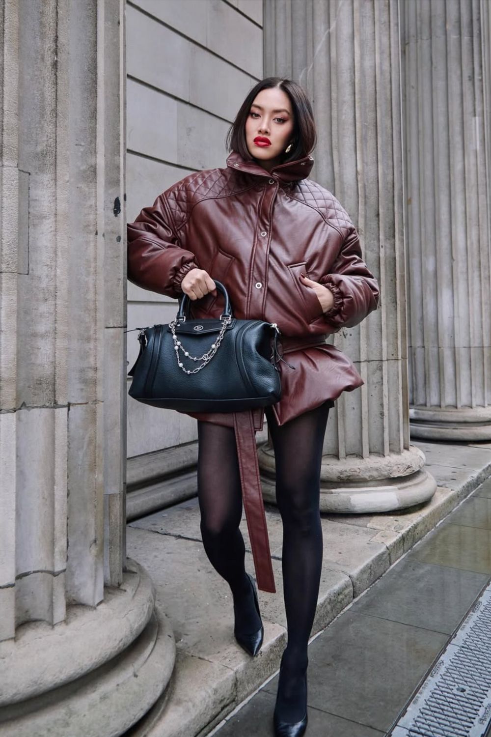 Discover chic Louis Vuitton bag outfit ideas that show how to style iconic LV bags for every occasion. From casual streetwear to elegant evening looks, get inspired by timeless and modern ways to elevate your style with Louis Vuitton. Louis Vuitton Crossbody Bag Outfit, Louis Vuitton Bum Bag, Louis Vuitton Loop Bag, Louis Vuitton Denim Bag Outfit, Louis Vuitton Noe Bag, Louis Vuitton Bag Outfit Casual, Louis Vuitton Bucket Bag Outfit, Outfit With Louis Vuitton Bag, Louis Vuitton Shoulder Bag