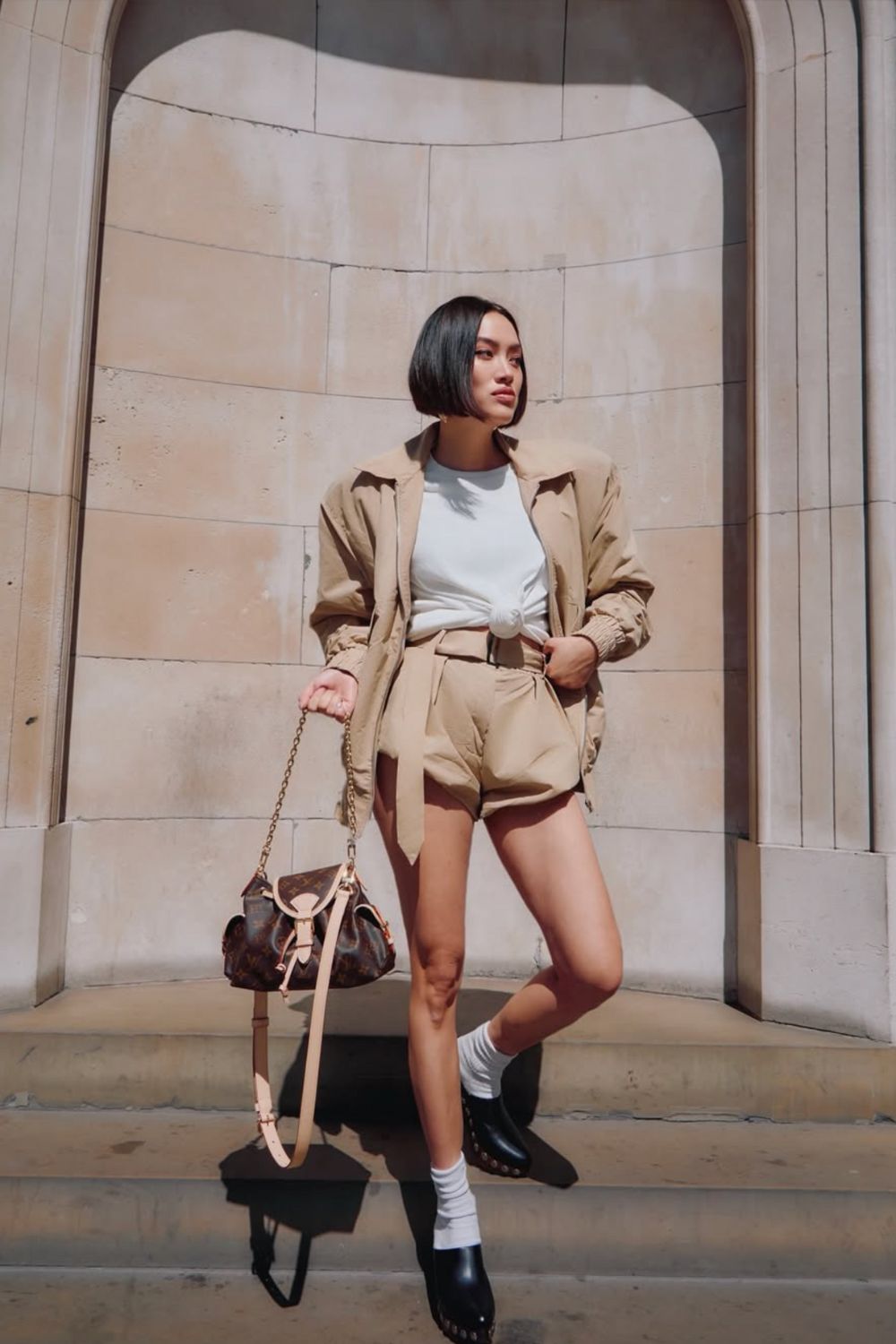 Discover chic Louis Vuitton bag outfit ideas that show how to style iconic LV bags for every occasion. From casual streetwear to elegant evening looks, get inspired by timeless and modern ways to elevate your style with Louis Vuitton. Louis Vuitton Crossbody Bag Outfit, Louis Vuitton Bum Bag, Louis Vuitton Loop Bag, Louis Vuitton Denim Bag Outfit, Louis Vuitton Noe Bag, Louis Vuitton Bag Outfit Casual, Louis Vuitton Bucket Bag Outfit, Outfit With Louis Vuitton Bag, Louis Vuitton Shoulder Bag