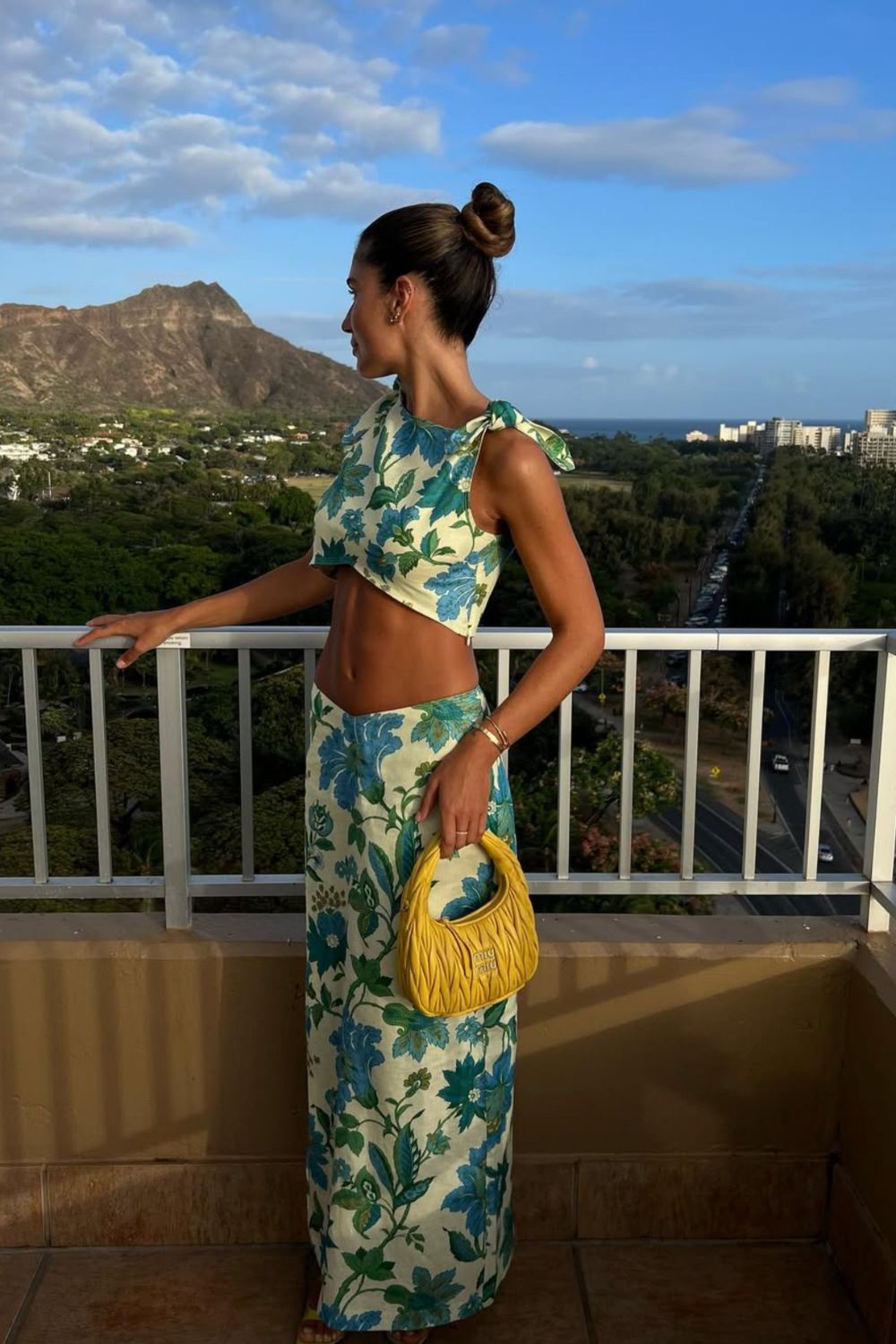 Discover 30+ chic Miu Miu bag outfit ideas styled with everything from tailored suits and cozy coats to sporty looks and dresses. Get inspired by elegant, casual, and trendy ways to wear your Miu Miu bag for any occasion. Miu Miu Arcadie Bag Outfit, Miu Miu Wander Bag Outfit, Miu Miu Matelasse Bag Outfit, Miu Miu Tote Bag, Miu Miu Crochet Bag, Miu Miu Arcadie Bag, Miu Miu Bag Aesthetic, Miu Miu Shoulder Bag, Miu Miu Red Bag, Miu Miu Arcadie Bag Outfit, Miu Miu Style Outfit, Miu Miu Outfit Ideas