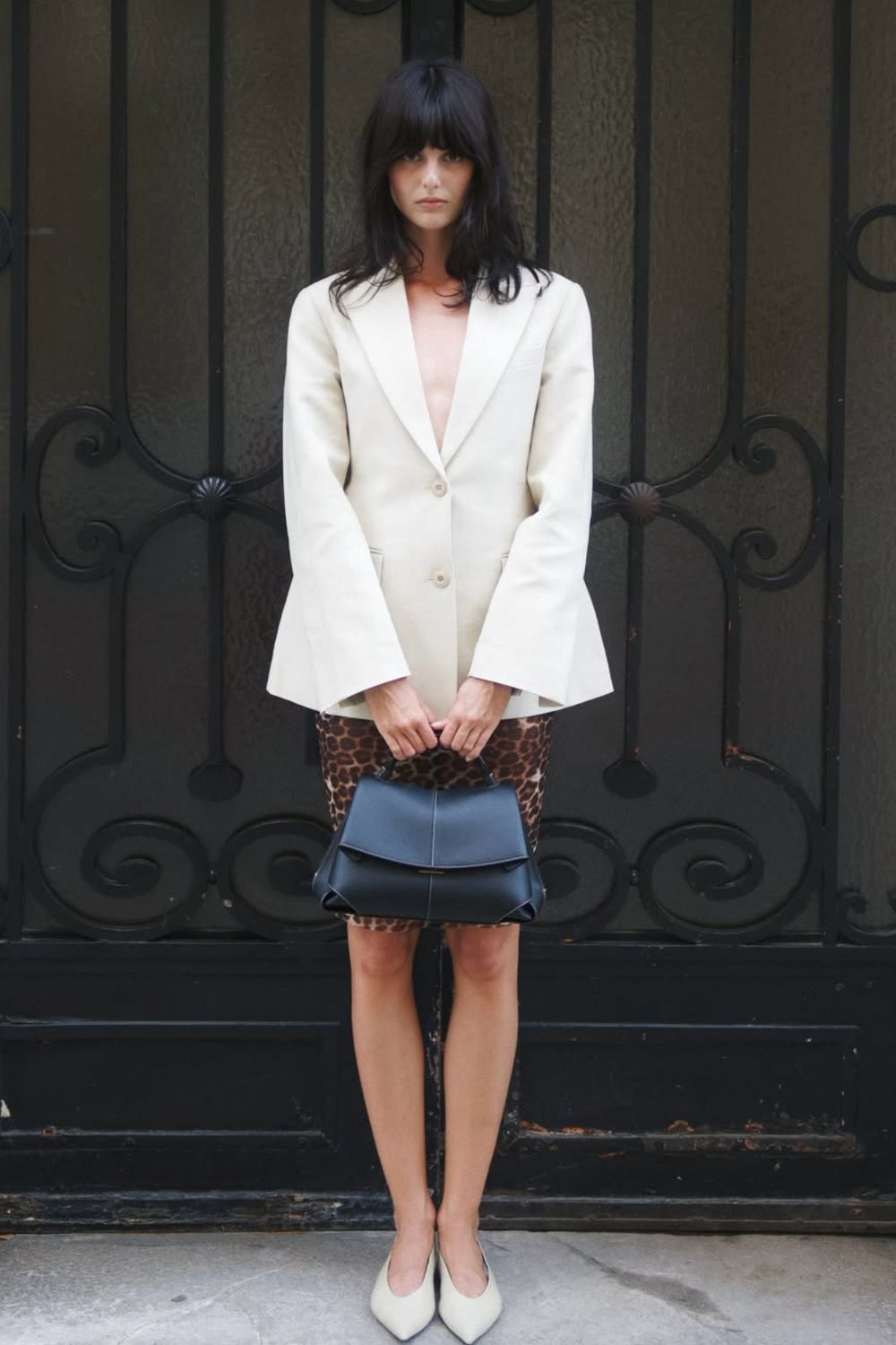 Discover 29 chic Polène bag outfit ideas with styling tips for every season. From casual denim looks to elegant dresses, learn how to wear your Polène bag with timeless Parisian-inspired style. Polene Cyme Mini Bag Outfit, Polene Numero Dix Bag Outfit, Polene Cyme Bag Outfit, Polene Bag Outfit Summer, Polene Paris Bag Outfit, Black Polene Bag Outfit