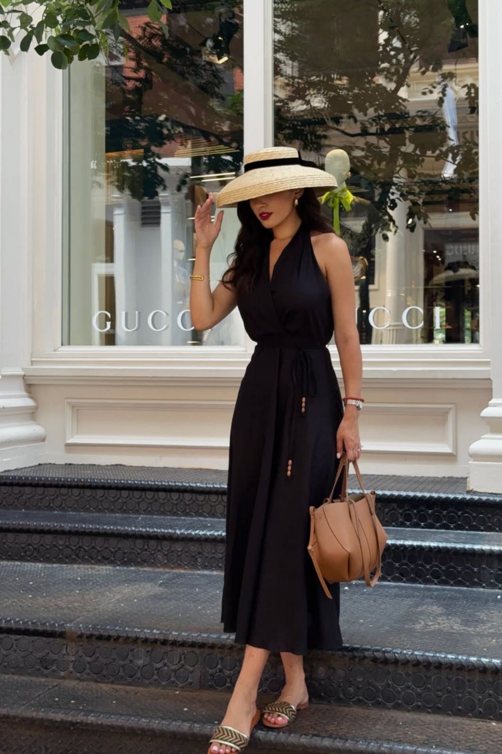 Discover 29 chic Polène bag outfit ideas with styling tips for every season. From casual denim looks to elegant dresses, learn how to wear your Polène bag with timeless Parisian-inspired style. Polene Cyme Mini Bag Outfit, Polene Numero Dix Bag Outfit, Polene Cyme Bag Outfit, Polene Bag Outfit Summer, Polene Paris Bag Outfit, Black Polene Bag Outfit