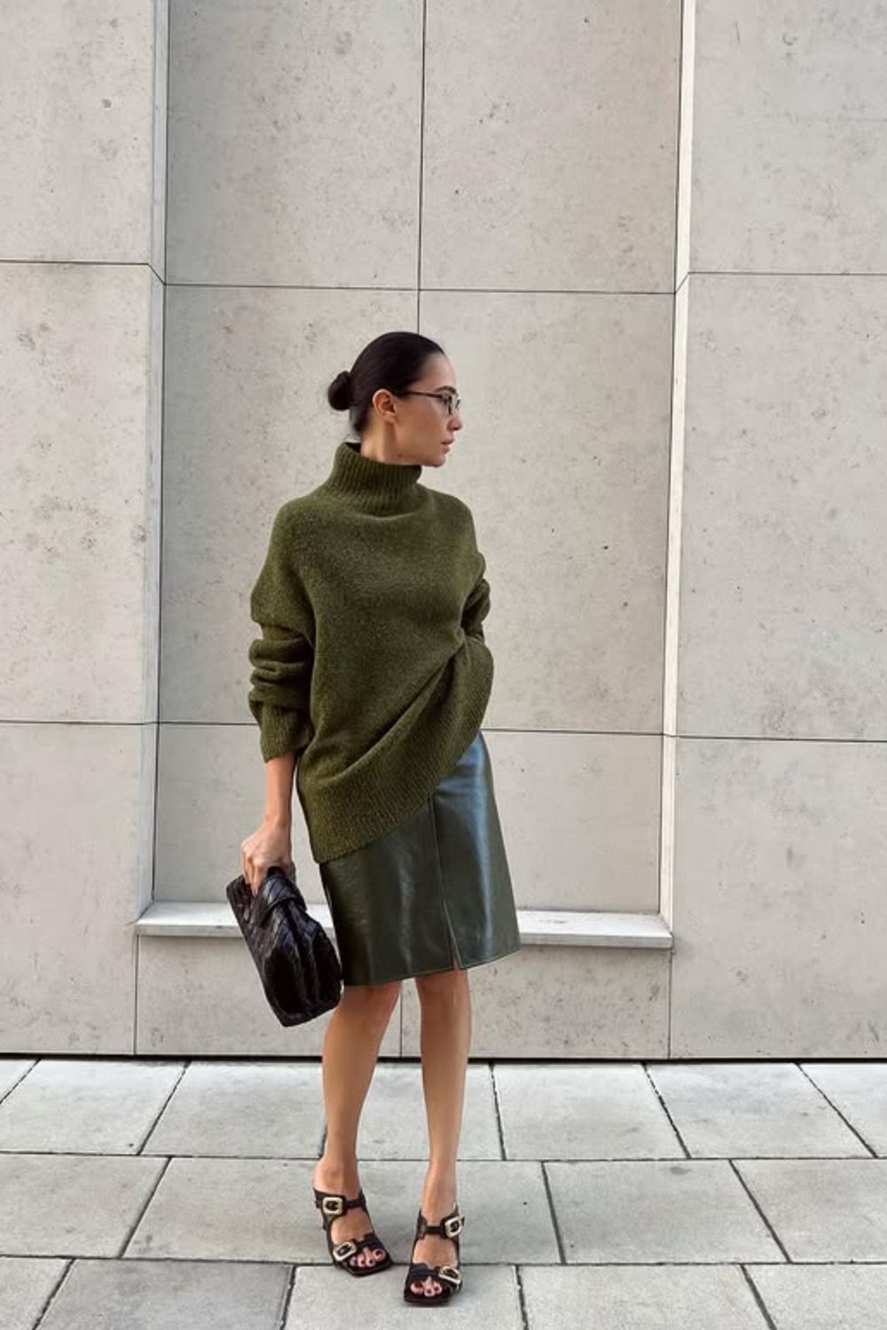 Discover chic Bottega Veneta bag outfit ideas—from casual denim looks to polished evening styles. Get inspired with versatile ways to style woven totes, clutches, and shoulder bags for every occasion. Bottega Veneta Outfit, Bottega Veneta Jodie Bag Outfit, Bottega Veneta Sneakers Outfit, Bottega Veneta Boots Outfit, Bottega Veneta Orbit Sneakers Outfit, Bottega Veneta Andiamo Outfit, Bottega Veneta Hobo Bag Outfit, Bottega Veneta Mini Pouch Outfit, Bottega Veneta Clutch Outfit