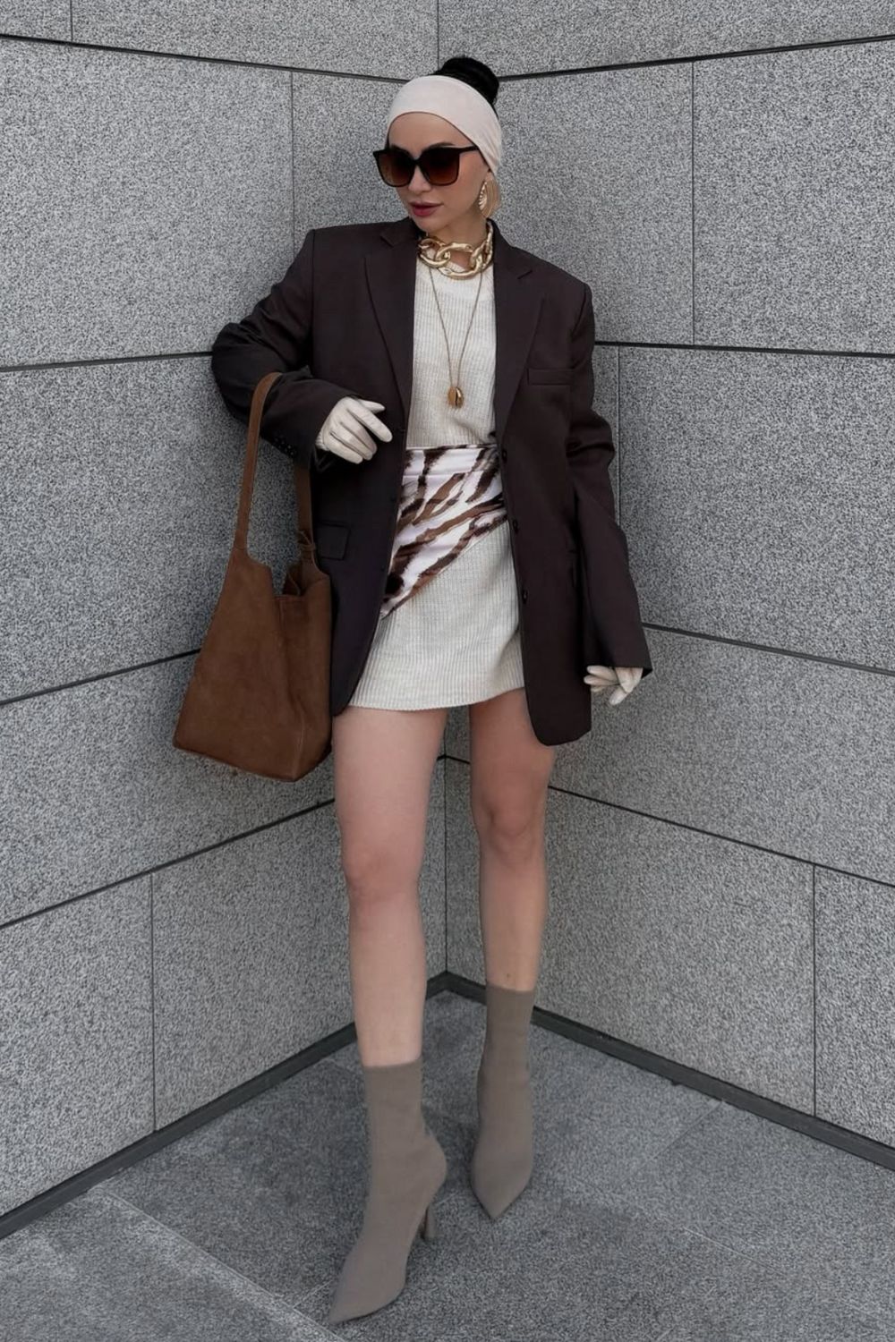 Chic brown blazer outfit ideas for every season—discover stylish ways to wear a brown blazer with dresses, denim, skirts, and trousers. Perfect for everyday style, travel, workwear, and Pinterest outfit inspiration.brown leather blazer outfit, dark brown blazer outfit, brown plaid blazer outfit, chocolate brown blazer outfit, light brown blazer outfit, brown blazer outfit casual, brown checkered blazer outfit, blazer brown outfit, brown suede blazer outfit, brown oversized blazer outfit, brown houndstooth blazer outfit, brown tweed blazer outfit women, brown corduroy blazer outfit, brown cropped blazer outfit