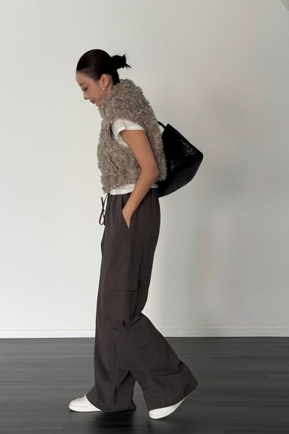 Brown Cargo Pants OutfitsBrown cargo pants outfit ideas for every season. Get styling inspo featuring cozy layers, chic knits, utility jackets, and effortless everyday looks. Perfect for casual days, school runs, and elevated street-style outfits. Brown Cargo Outfit, Light Brown Cargo Pants Outfit, Brown Cargo Pants Outfit Women, Brown Cargo Skirt Outfit, Dark Brown Cargo Pants Outfit, Brown Cargo Pants Outfit Street Style, Cargo Brown Pants Outfit, Brown Cargo Jeans Outfit, Brown Cargo Pants Outfit Winter, Brown Cargo Pants Outfit Black Women, Summer, Spring, Cargo Brown Outfit Brown Cargo Pants OutfitsBrown cargo pants outfit ideas for every season. Get styling inspo featuring cozy layers, chic knits, utility jackets, and effortless everyday looks. Perfect for casual days, school runs, and elevated street-style outfits. Brown Cargo Outfit, Light Brown Cargo Pants Outfit, Brown Cargo Pants Outfit Women, Brown Cargo Skirt Outfit, Dark Brown Cargo Pants Outfit, Brown Cargo Pants Outfit Street Style, Cargo Brown Pants Outfit, Brown Cargo Jeans Outfit, Brown Cargo Pants Outfit Winter, Brown Cargo Pants Outfit Black Women, Summer, Spring, Cargo Brown Outfit