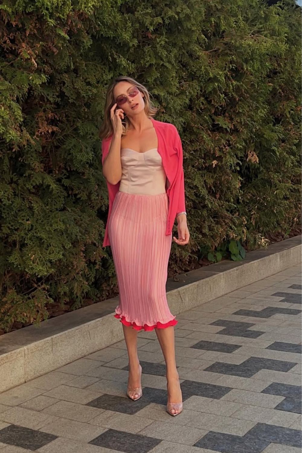 Discover chic and feminine pink cardigan outfit ideas, from casual denim looks to elegant skirts and cozy matching sets. Get inspired by stylish, modern ways to wear pink cardigans for any season or occasion. Perfect for Pinterest!Pink Cardigan Outfit Aesthetic, Hot Pink Cardigan Outfit, Light Pink Cardigan Outfit, Baby Pink Cardigan Outfit, Pink Cardigan Outfit Black Woman, Pink Cardigan Outfit Winter, Pink Cardigan Outfit Hijab, Pink Cardigan Outfit Work, Long Pink Cardigan Outfit, Outfit With Pink Cardigan, Dark Pink Cardigan Outfit, Pink Long Cardigan Outfit, Pink Knit Cardigan Outfit, Bright Pink Cardigan Outfit