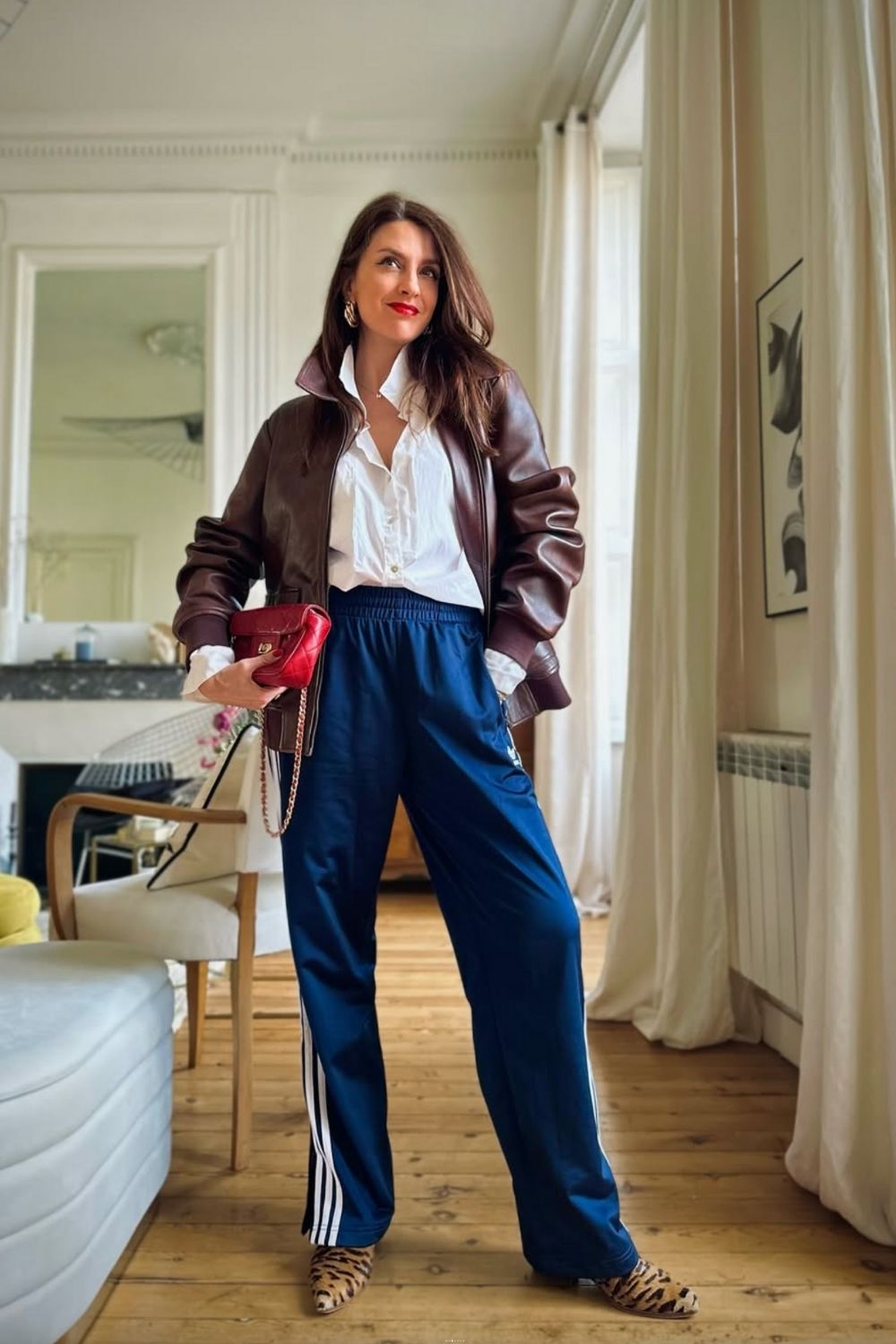 Discover chic Adidas track pants outfit ideas that blend sporty comfort with street-style flair. From cozy layers to elevated casual looks, learn how to style your favorite three-stripe pants for every season and occasion. Adidas Track Pants Outfit Woman, Adidas Track Pants Outfit Aesthetic, Adidas Track Jacket Outfit Street Style, Adidas Track Shorts Outfit, Black Adidas Track Pants Outfit, Blue Adidas Track Pants Outfit, Adidas Track Suit Outfit, Adidas Track Pants Outfit Winter, Adidas Track Pants Outfit Casual, Adidas Track Top Outfit