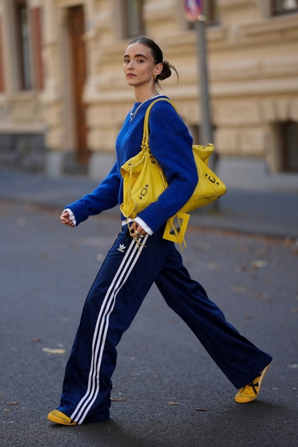 Discover chic Adidas track pants outfit ideas that blend sporty comfort with street-style flair. From cozy layers to elevated casual looks, learn how to style your favorite three-stripe pants for every season and occasion. Adidas Track Pants Outfit Woman, Adidas Track Pants Outfit Aesthetic, Adidas Track Jacket Outfit Street Style, Adidas Track Shorts Outfit, Black Adidas Track Pants Outfit, Blue Adidas Track Pants Outfit, Adidas Track Suit Outfit, Adidas Track Pants Outfit Winter, Adidas Track Pants Outfit Casual, Adidas Track Top Outfit