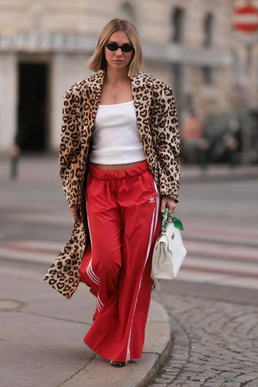 Discover chic Adidas track pants outfit ideas that blend sporty comfort with street-style flair. From cozy layers to elevated casual looks, learn how to style your favorite three-stripe pants for every season and occasion. Adidas Track Pants Outfit Woman, Adidas Track Pants Outfit Aesthetic, Adidas Track Jacket Outfit Street Style, Adidas Track Shorts Outfit, Black Adidas Track Pants Outfit, Blue Adidas Track Pants Outfit, Adidas Track Suit Outfit, Adidas Track Pants Outfit Winter, Adidas Track Pants Outfit Casual, Adidas Track Top Outfit