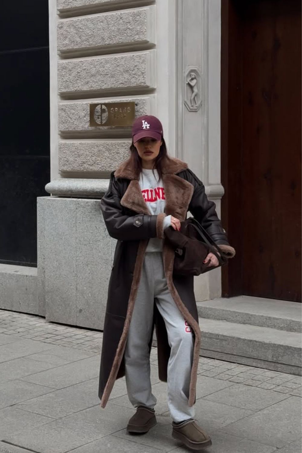 Chic shearling coat outfit ideas for winter, from casual everyday looks to elevated street style. Discover how to style shearling jackets with jeans, joggers, dresses, and cosy layers for effortless cold-weather outfits. Shearling Coat Outfit, Shearling Jacket Outfit, Brown Shearling Jacket Outfit, Black Shearling Jacket Outfit, Faux Shearling Jacket, Shearling Jacket Women, Faux Shearling Jacket Outfit, Black Shearling Jacket, Leather Shearling Jacket, Brown Shearling Jacket, Zara Shearling Jacket, Shearling Leather Jacket, White Shearling Jacket Outfit, Leather Shearling Jacket Outfit, Mango Shearling Jacket, Long Shearling Coat Outfit, Faux Shearling Coat Outfit