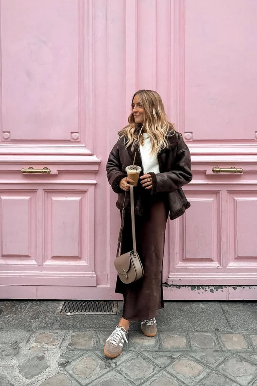 Chic shearling coat outfit ideas for winter, from casual everyday looks to elevated street style. Discover how to style shearling jackets with jeans, joggers, dresses, and cosy layers for effortless cold-weather outfits. Shearling Coat Outfit, Shearling Jacket Outfit, Brown Shearling Jacket Outfit, Black Shearling Jacket Outfit, Faux Shearling Jacket, Shearling Jacket Women, Faux Shearling Jacket Outfit, Black Shearling Jacket, Leather Shearling Jacket, Brown Shearling Jacket, Zara Shearling Jacket, Shearling Leather Jacket, White Shearling Jacket Outfit, Leather Shearling Jacket Outfit, Mango Shearling Jacket, Long Shearling Coat Outfit, Faux Shearling Coat Outfit