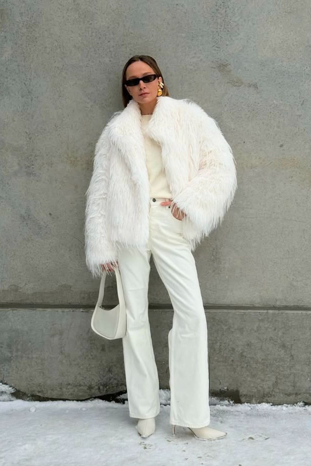 Chic shearling coat outfit ideas for winter, from casual everyday looks to elevated street style. Discover how to style shearling jackets with jeans, joggers, dresses, and cosy layers for effortless cold-weather outfits. Shearling Coat Outfit, Shearling Jacket Outfit, Brown Shearling Jacket Outfit, Black Shearling Jacket Outfit, Faux Shearling Jacket, Shearling Jacket Women, Faux Shearling Jacket Outfit, Black Shearling Jacket, Leather Shearling Jacket, Brown Shearling Jacket, Zara Shearling Jacket, Shearling Leather Jacket, White Shearling Jacket Outfit, Leather Shearling Jacket Outfit, Mango Shearling Jacket, Long Shearling Coat Outfit, Faux Shearling Coat Outfit