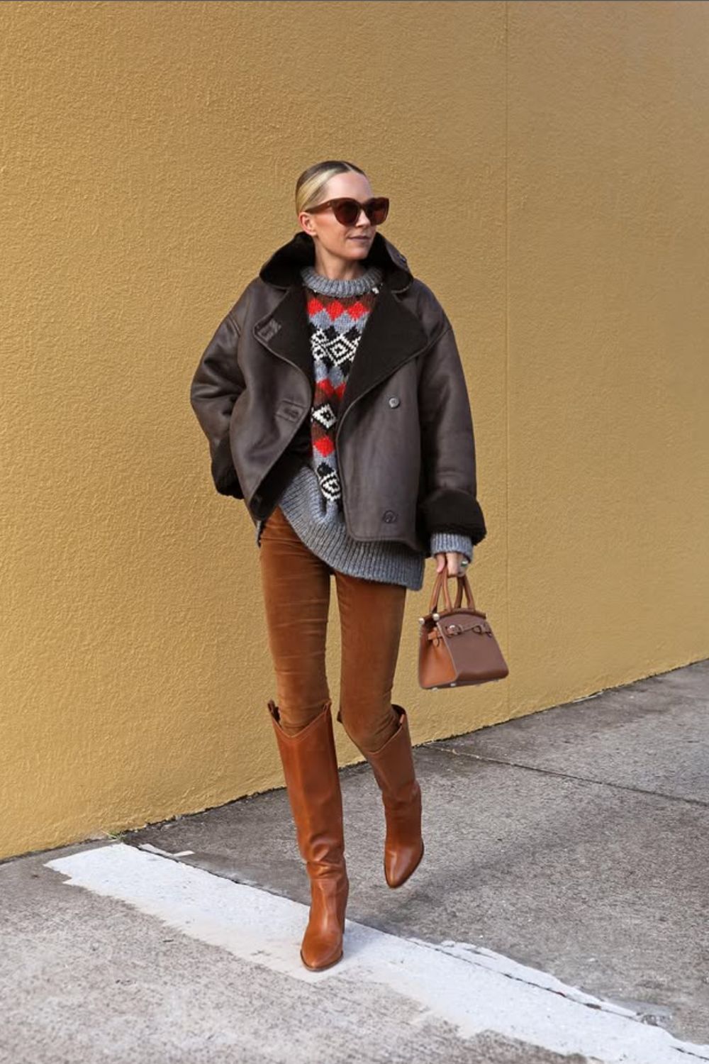 Chic shearling coat outfit ideas for winter, from casual everyday looks to elevated street style. Discover how to style shearling jackets with jeans, joggers, dresses, and cosy layers for effortless cold-weather outfits. Shearling Coat Outfit, Shearling Jacket Outfit, Brown Shearling Jacket Outfit, Black Shearling Jacket Outfit, Faux Shearling Jacket, Shearling Jacket Women, Faux Shearling Jacket Outfit, Black Shearling Jacket, Leather Shearling Jacket, Brown Shearling Jacket, Zara Shearling Jacket, Shearling Leather Jacket, White Shearling Jacket Outfit, Leather Shearling Jacket Outfit, Mango Shearling Jacket, Long Shearling Coat Outfit, Faux Shearling Coat Outfit