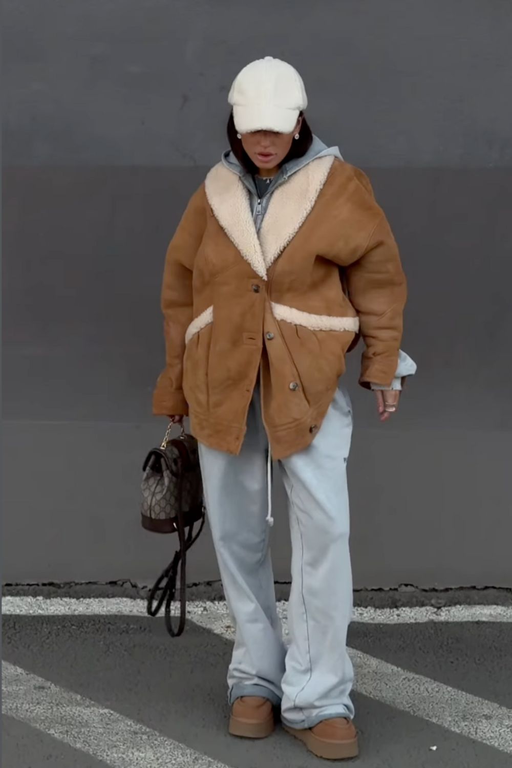 Chic shearling coat outfit ideas for winter, from casual everyday looks to elevated street style. Discover how to style shearling jackets with jeans, joggers, dresses, and cosy layers for effortless cold-weather outfits. Shearling Coat Outfit, Shearling Jacket Outfit, Brown Shearling Jacket Outfit, Black Shearling Jacket Outfit, Faux Shearling Jacket, Shearling Jacket Women, Faux Shearling Jacket Outfit, Black Shearling Jacket, Leather Shearling Jacket, Brown Shearling Jacket, Zara Shearling Jacket, Shearling Leather Jacket, White Shearling Jacket Outfit, Leather Shearling Jacket Outfit, Mango Shearling Jacket, Long Shearling Coat Outfit, Faux Shearling Coat Outfit