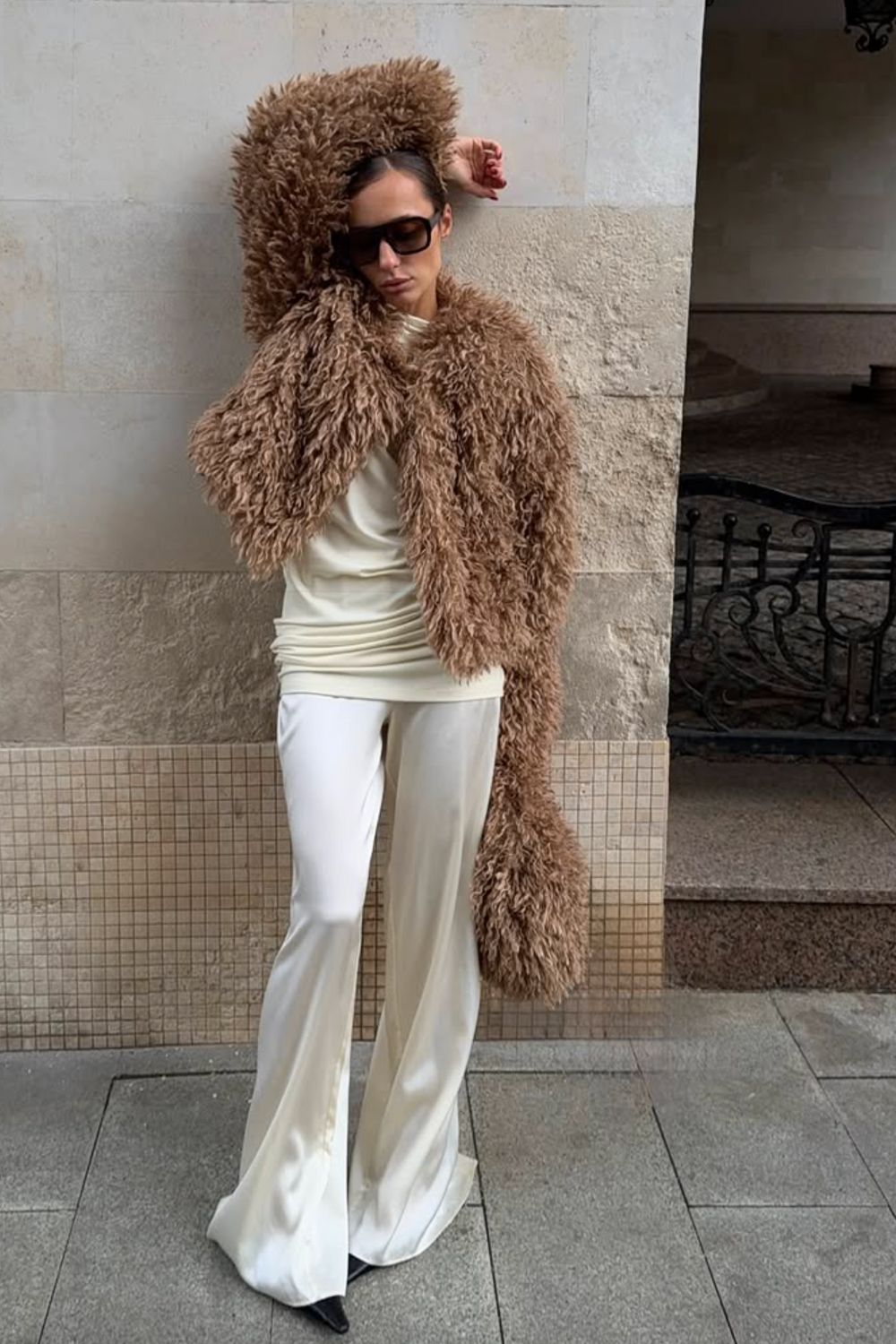 Chic shearling coat outfit ideas for winter, from casual everyday looks to elevated street style. Discover how to style shearling jackets with jeans, joggers, dresses, and cosy layers for effortless cold-weather outfits. Shearling Coat Outfit, Shearling Jacket Outfit, Brown Shearling Jacket Outfit, Black Shearling Jacket Outfit, Faux Shearling Jacket, Shearling Jacket Women, Faux Shearling Jacket Outfit, Black Shearling Jacket, Leather Shearling Jacket, Brown Shearling Jacket, Zara Shearling Jacket, Shearling Leather Jacket, White Shearling Jacket Outfit, Leather Shearling Jacket Outfit, Mango Shearling Jacket, Long Shearling Coat Outfit, Faux Shearling Coat Outfit
