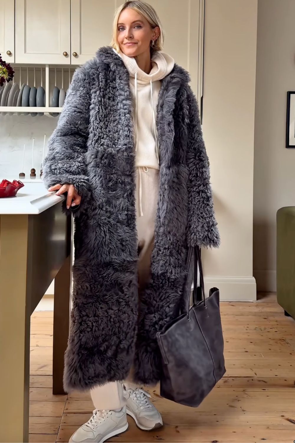 Chic shearling coat outfit ideas for winter, from casual everyday looks to elevated street style. Discover how to style shearling jackets with jeans, joggers, dresses, and cosy layers for effortless cold-weather outfits. Shearling Coat Outfit, Shearling Jacket Outfit, Brown Shearling Jacket Outfit, Black Shearling Jacket Outfit, Faux Shearling Jacket, Shearling Jacket Women, Faux Shearling Jacket Outfit, Black Shearling Jacket, Leather Shearling Jacket, Brown Shearling Jacket, Zara Shearling Jacket, Shearling Leather Jacket, White Shearling Jacket Outfit, Leather Shearling Jacket Outfit, Mango Shearling Jacket, Long Shearling Coat Outfit, Faux Shearling Coat Outfit