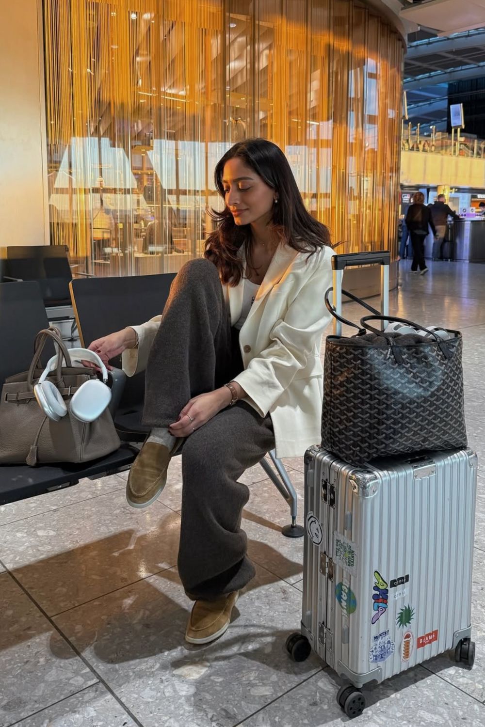 Discover the ultimate travel essentials for women. From chic airport outfits to beauty, shoes, and packing tips, learn how to travel light, stylish, and stress-free on every trip. Travel Bag Essentials, Travel Backpack Essentials, Airplane Travel Essentials, Travel Essentials List, Travel Essentials Kit, Europe Travel Essentials, Mini Travel Essentials, Travel Essentials For Kids, Kids Travel Essentials, Travel Essentials Aesthetic, Travel Carry On Essentials, Travel Handbag Essentials, Amazon Travel Essentials, Travel Makeup Bag Essentials, Beach Travel Essentials, Travel Packing Essentials, European Travel Essentials, Disney Travel Essentials, Summer, Spring, Winter, plane travel essentials, travel beauty essentials Discover the ultimate travel essentials for women. From chic airport outfits to beauty, shoes, and packing tips, learn how to travel light, stylish, and stress-free on every trip. Travel Bag Essentials, Travel Backpack Essentials, Airplane Travel Essentials, Travel Essentials List, Travel Essentials Kit, Europe Travel Essentials, Mini Travel Essentials, Travel Essentials For Kids, Kids Travel Essentials, Travel Essentials Aesthetic, Travel Carry On Essentials, Travel Handbag Essentials, Amazon Travel Essentials, Travel Makeup Bag Essentials, Beach Travel Essentials, Travel Packing Essentials, European Travel Essentials, Disney Travel Essentials, Summer, Spring, Winter, plane travel essentials, travel beauty essentials
