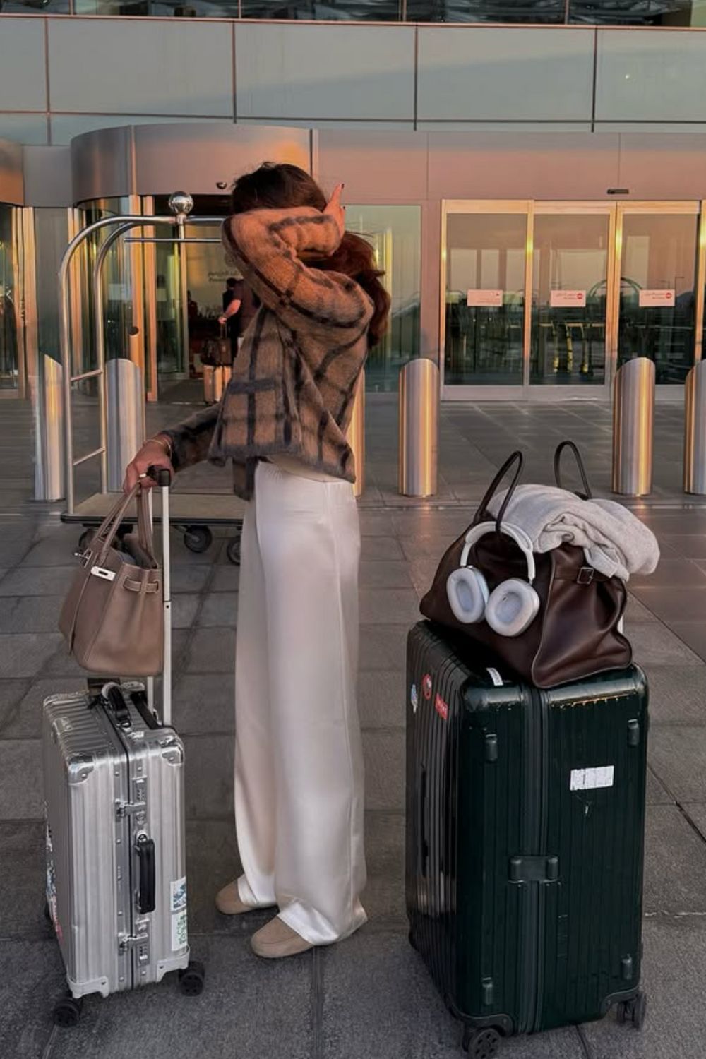 Discover the ultimate travel essentials for women. From chic airport outfits to beauty, shoes, and packing tips, learn how to travel light, stylish, and stress-free on every trip. Travel Bag Essentials, Travel Backpack Essentials, Airplane Travel Essentials, Travel Essentials List, Travel Essentials Kit, Europe Travel Essentials, Mini Travel Essentials, Travel Essentials For Kids, Kids Travel Essentials, Travel Essentials Aesthetic, Travel Carry On Essentials, Travel Handbag Essentials, Amazon Travel Essentials, Travel Makeup Bag Essentials, Beach Travel Essentials, Travel Packing Essentials, European Travel Essentials, Disney Travel Essentials, Summer, Spring, Winter, plane travel essentials, travel beauty essentials Discover the ultimate travel essentials for women. From chic airport outfits to beauty, shoes, and packing tips, learn how to travel light, stylish, and stress-free on every trip. Travel Bag Essentials, Travel Backpack Essentials, Airplane Travel Essentials, Travel Essentials List, Travel Essentials Kit, Europe Travel Essentials, Mini Travel Essentials, Travel Essentials For Kids, Kids Travel Essentials, Travel Essentials Aesthetic, Travel Carry On Essentials, Travel Handbag Essentials, Amazon Travel Essentials, Travel Makeup Bag Essentials, Beach Travel Essentials, Travel Packing Essentials, European Travel Essentials, Disney Travel Essentials, Summer, Spring, Winter, plane travel essentials, travel beauty essentials