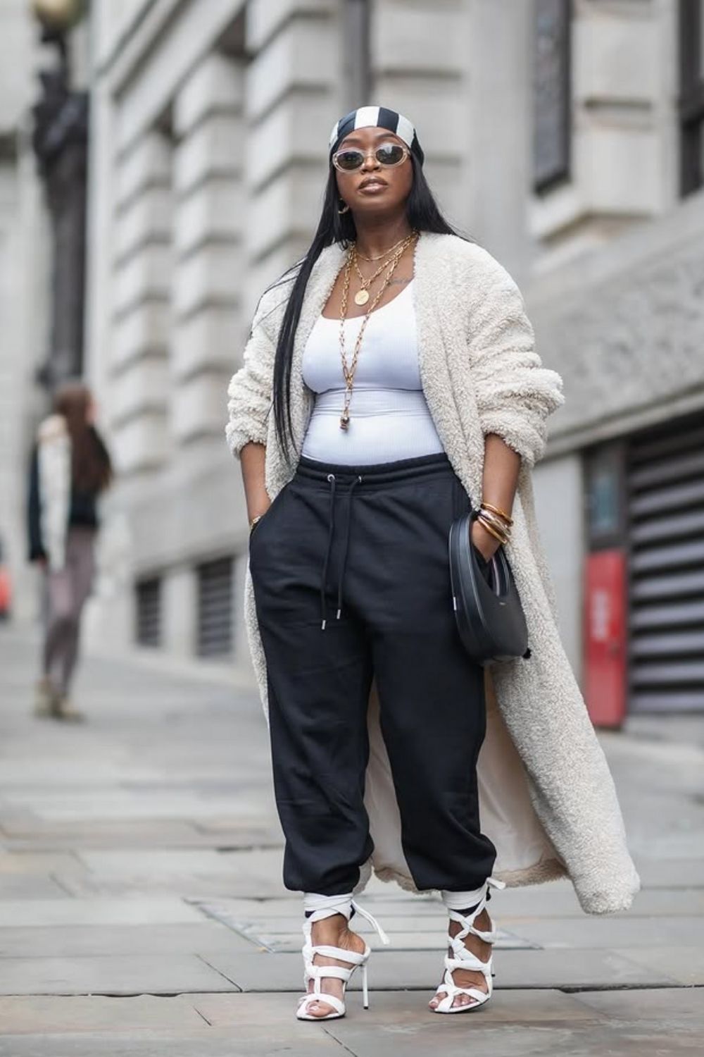 Effortless black sweatpants outfit ideas that look chic, polished, and modern. Discover how to style black sweatpants with jackets, coats, sneakers, heels, and accessories for everyday casual outfits that still feel fashion-forward. sweatpants outfit black women, black sweatpants outfit for school, black sweatpants outfit aesthetic, black baggy sweatpants outfit, black wide leg sweatpants outfit, black sweatpants outfit winter, outfit with black sweatpants, black cargo sweatpants outfit, outfit ideas black sweatpants, Baggy Sweatpants Outfit, Wide Leg Sweatpants Outfit, Cute Sweatpants Outfit, Cargo Sweatpants Outfit, Outfit Ideas Sweatpants, Nike Sweatpants Outfit, Sweatpants Outfit Black Women, Sweatpants Outfit Winter, Sweatpants Outfit Aesthetic, Flare Sweatpants Outfit Effortless black sweatpants outfit ideas that look chic, polished, and modern. Discover how to style black sweatpants with jackets, coats, sneakers, heels, and accessories for everyday casual outfits that still feel fashion-forward. sweatpants outfit black women, black sweatpants outfit for school, black sweatpants outfit aesthetic, black baggy sweatpants outfit, black wide leg sweatpants outfit, black sweatpants outfit winter, outfit with black sweatpants, black cargo sweatpants outfit, outfit ideas black sweatpants, Baggy Sweatpants Outfit, Wide Leg Sweatpants Outfit, Cute Sweatpants Outfit, Cargo Sweatpants Outfit, Outfit Ideas Sweatpants, Nike Sweatpants Outfit, Sweatpants Outfit Black Women, Sweatpants Outfit Winter, Sweatpants Outfit Aesthetic, Flare Sweatpants Outfit