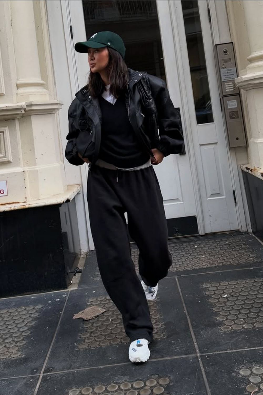 Effortless black sweatpants outfit ideas that look chic, polished, and modern. Discover how to style black sweatpants with jackets, coats, sneakers, heels, and accessories for everyday casual outfits that still feel fashion-forward. sweatpants outfit black women, black sweatpants outfit for school, black sweatpants outfit aesthetic, black baggy sweatpants outfit, black wide leg sweatpants outfit, black sweatpants outfit winter, outfit with black sweatpants, black cargo sweatpants outfit, outfit ideas black sweatpants, Baggy Sweatpants Outfit, Wide Leg Sweatpants Outfit, Cute Sweatpants Outfit, Cargo Sweatpants Outfit, Outfit Ideas Sweatpants, Nike Sweatpants Outfit, Sweatpants Outfit Black Women, Sweatpants Outfit Winter, Sweatpants Outfit Aesthetic, Flare Sweatpants Outfit Effortless black sweatpants outfit ideas that look chic, polished, and modern. Discover how to style black sweatpants with jackets, coats, sneakers, heels, and accessories for everyday casual outfits that still feel fashion-forward. sweatpants outfit black women, black sweatpants outfit for school, black sweatpants outfit aesthetic, black baggy sweatpants outfit, black wide leg sweatpants outfit, black sweatpants outfit winter, outfit with black sweatpants, black cargo sweatpants outfit, outfit ideas black sweatpants, Baggy Sweatpants Outfit, Wide Leg Sweatpants Outfit, Cute Sweatpants Outfit, Cargo Sweatpants Outfit, Outfit Ideas Sweatpants, Nike Sweatpants Outfit, Sweatpants Outfit Black Women, Sweatpants Outfit Winter, Sweatpants Outfit Aesthetic, Flare Sweatpants Outfit