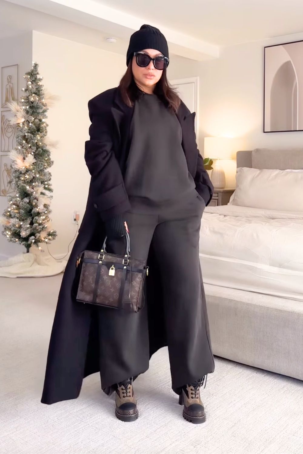 Effortless black sweatpants outfit ideas that look chic, polished, and modern. Discover how to style black sweatpants with jackets, coats, sneakers, heels, and accessories for everyday casual outfits that still feel fashion-forward. sweatpants outfit black women, black sweatpants outfit for school, black sweatpants outfit aesthetic, black baggy sweatpants outfit, black wide leg sweatpants outfit, black sweatpants outfit winter, outfit with black sweatpants, black cargo sweatpants outfit, outfit ideas black sweatpants, Baggy Sweatpants Outfit, Wide Leg Sweatpants Outfit, Cute Sweatpants Outfit, Cargo Sweatpants Outfit, Outfit Ideas Sweatpants, Nike Sweatpants Outfit, Sweatpants Outfit Black Women, Sweatpants Outfit Winter, Sweatpants Outfit Aesthetic, Flare Sweatpants Outfit Effortless black sweatpants outfit ideas that look chic, polished, and modern. Discover how to style black sweatpants with jackets, coats, sneakers, heels, and accessories for everyday casual outfits that still feel fashion-forward. sweatpants outfit black women, black sweatpants outfit for school, black sweatpants outfit aesthetic, black baggy sweatpants outfit, black wide leg sweatpants outfit, black sweatpants outfit winter, outfit with black sweatpants, black cargo sweatpants outfit, outfit ideas black sweatpants, Baggy Sweatpants Outfit, Wide Leg Sweatpants Outfit, Cute Sweatpants Outfit, Cargo Sweatpants Outfit, Outfit Ideas Sweatpants, Nike Sweatpants Outfit, Sweatpants Outfit Black Women, Sweatpants Outfit Winter, Sweatpants Outfit Aesthetic, Flare Sweatpants Outfit