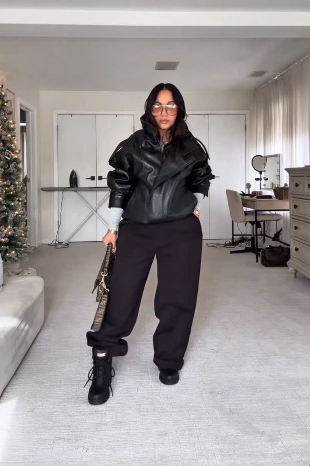 Effortless black sweatpants outfit ideas that look chic, polished, and modern. Discover how to style black sweatpants with jackets, coats, sneakers, heels, and accessories for everyday casual outfits that still feel fashion-forward. sweatpants outfit black women, black sweatpants outfit for school, black sweatpants outfit aesthetic, black baggy sweatpants outfit, black wide leg sweatpants outfit, black sweatpants outfit winter, outfit with black sweatpants, black cargo sweatpants outfit, outfit ideas black sweatpants, Baggy Sweatpants Outfit, Wide Leg Sweatpants Outfit, Cute Sweatpants Outfit, Cargo Sweatpants Outfit, Outfit Ideas Sweatpants, Nike Sweatpants Outfit, Sweatpants Outfit Black Women, Sweatpants Outfit Winter, Sweatpants Outfit Aesthetic, Flare Sweatpants Outfit Effortless black sweatpants outfit ideas that look chic, polished, and modern. Discover how to style black sweatpants with jackets, coats, sneakers, heels, and accessories for everyday casual outfits that still feel fashion-forward. sweatpants outfit black women, black sweatpants outfit for school, black sweatpants outfit aesthetic, black baggy sweatpants outfit, black wide leg sweatpants outfit, black sweatpants outfit winter, outfit with black sweatpants, black cargo sweatpants outfit, outfit ideas black sweatpants, Baggy Sweatpants Outfit, Wide Leg Sweatpants Outfit, Cute Sweatpants Outfit, Cargo Sweatpants Outfit, Outfit Ideas Sweatpants, Nike Sweatpants Outfit, Sweatpants Outfit Black Women, Sweatpants Outfit Winter, Sweatpants Outfit Aesthetic, Flare Sweatpants Outfit