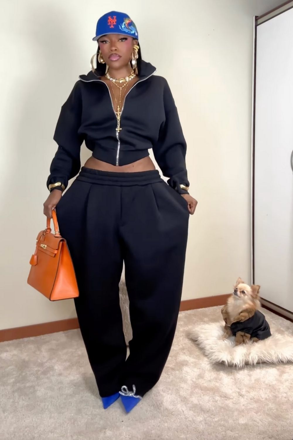 Effortless black sweatpants outfit ideas that look chic, polished, and modern. Discover how to style black sweatpants with jackets, coats, sneakers, heels, and accessories for everyday casual outfits that still feel fashion-forward. sweatpants outfit black women, black sweatpants outfit for school, black sweatpants outfit aesthetic, black baggy sweatpants outfit, black wide leg sweatpants outfit, black sweatpants outfit winter, outfit with black sweatpants, black cargo sweatpants outfit, outfit ideas black sweatpants, Baggy Sweatpants Outfit, Wide Leg Sweatpants Outfit, Cute Sweatpants Outfit, Cargo Sweatpants Outfit, Outfit Ideas Sweatpants, Nike Sweatpants Outfit, Sweatpants Outfit Black Women, Sweatpants Outfit Winter, Sweatpants Outfit Aesthetic, Flare Sweatpants Outfit Effortless black sweatpants outfit ideas that look chic, polished, and modern. Discover how to style black sweatpants with jackets, coats, sneakers, heels, and accessories for everyday casual outfits that still feel fashion-forward. sweatpants outfit black women, black sweatpants outfit for school, black sweatpants outfit aesthetic, black baggy sweatpants outfit, black wide leg sweatpants outfit, black sweatpants outfit winter, outfit with black sweatpants, black cargo sweatpants outfit, outfit ideas black sweatpants, Baggy Sweatpants Outfit, Wide Leg Sweatpants Outfit, Cute Sweatpants Outfit, Cargo Sweatpants Outfit, Outfit Ideas Sweatpants, Nike Sweatpants Outfit, Sweatpants Outfit Black Women, Sweatpants Outfit Winter, Sweatpants Outfit Aesthetic, Flare Sweatpants Outfit
