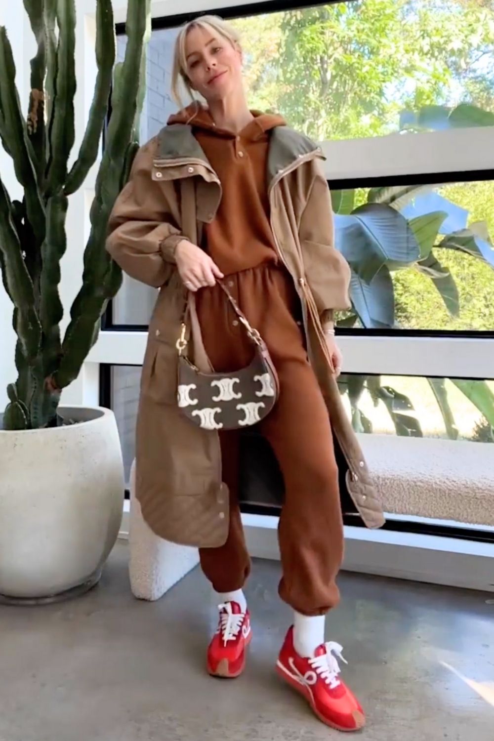 Brown sweatpants outfit ideas that prove cozy can be chic. From casual street style to elevated neutral looks, discover effortless ways to style brown sweatpants for everyday wear, travel, and off-duty outfits.Light Brown Sweatpants Outfit, Brown Nike Sweatpants Outfit, Brown Cargo Sweatpants Outfit, Outfit Ideas Brown Sweatpants, Aesthetic Brown Sweatpants Outfit, Outfit Ideas With Brown Sweatpants, Baggy Sweatpants Outfit, Wide Leg Sweatpants Outfit, Cute Sweatpants Outfit, Sweatpants Outfit For School, Cargo Sweatpants Outfit, Outfit Ideas Sweatpants, Nike Sweatpants Outfit, Sweatpants Outfit Black Women, Sweatpants Outfit Winter, Sweatpants Outfit Aesthetic, Flare Sweatpants Outfit, Essentials Brown sweatpants outfit ideas that prove cozy can be chic. From casual street style to elevated neutral looks, discover effortless ways to style brown sweatpants for everyday wear, travel, and off-duty outfits.Light Brown Sweatpants Outfit, Brown Nike Sweatpants Outfit, Brown Cargo Sweatpants Outfit, Outfit Ideas Brown Sweatpants, Aesthetic Brown Sweatpants Outfit, Outfit Ideas With Brown Sweatpants, Baggy Sweatpants Outfit, Wide Leg Sweatpants Outfit, Cute Sweatpants Outfit, Sweatpants Outfit For School, Cargo Sweatpants Outfit, Outfit Ideas Sweatpants, Nike Sweatpants Outfit, Sweatpants Outfit Black Women, Sweatpants Outfit Winter, Sweatpants Outfit Aesthetic, Flare Sweatpants Outfit, Essentials